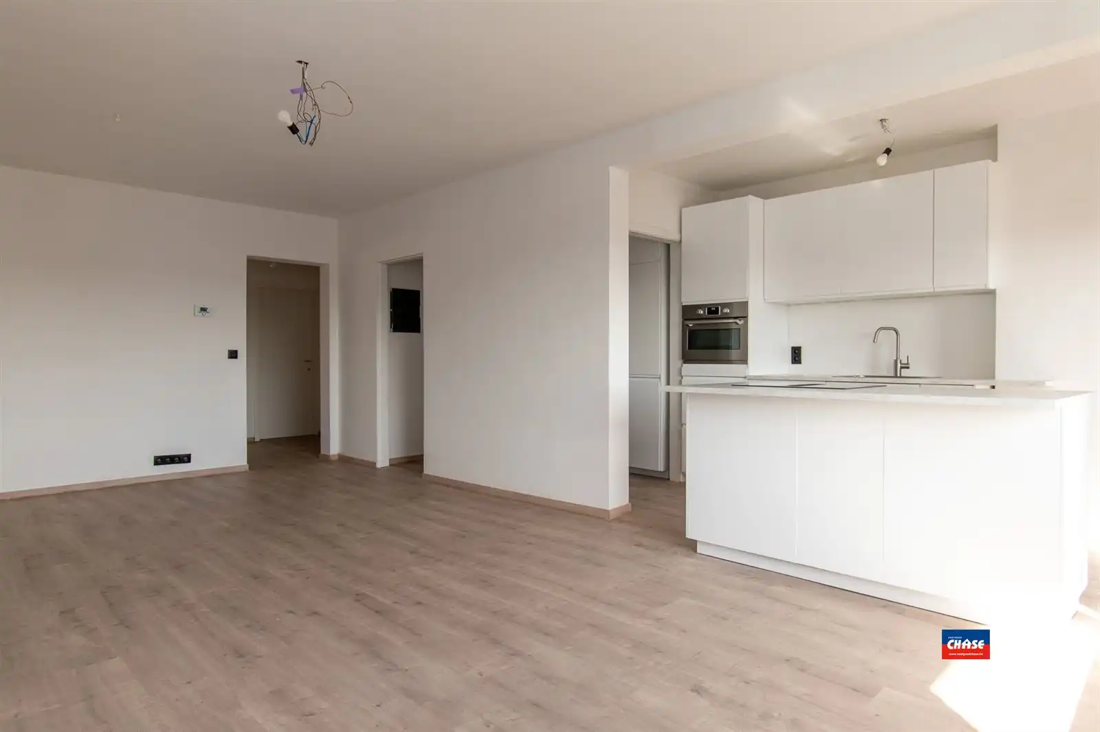 Gerenoveerd appartement met 2 slaapkamers foto 4