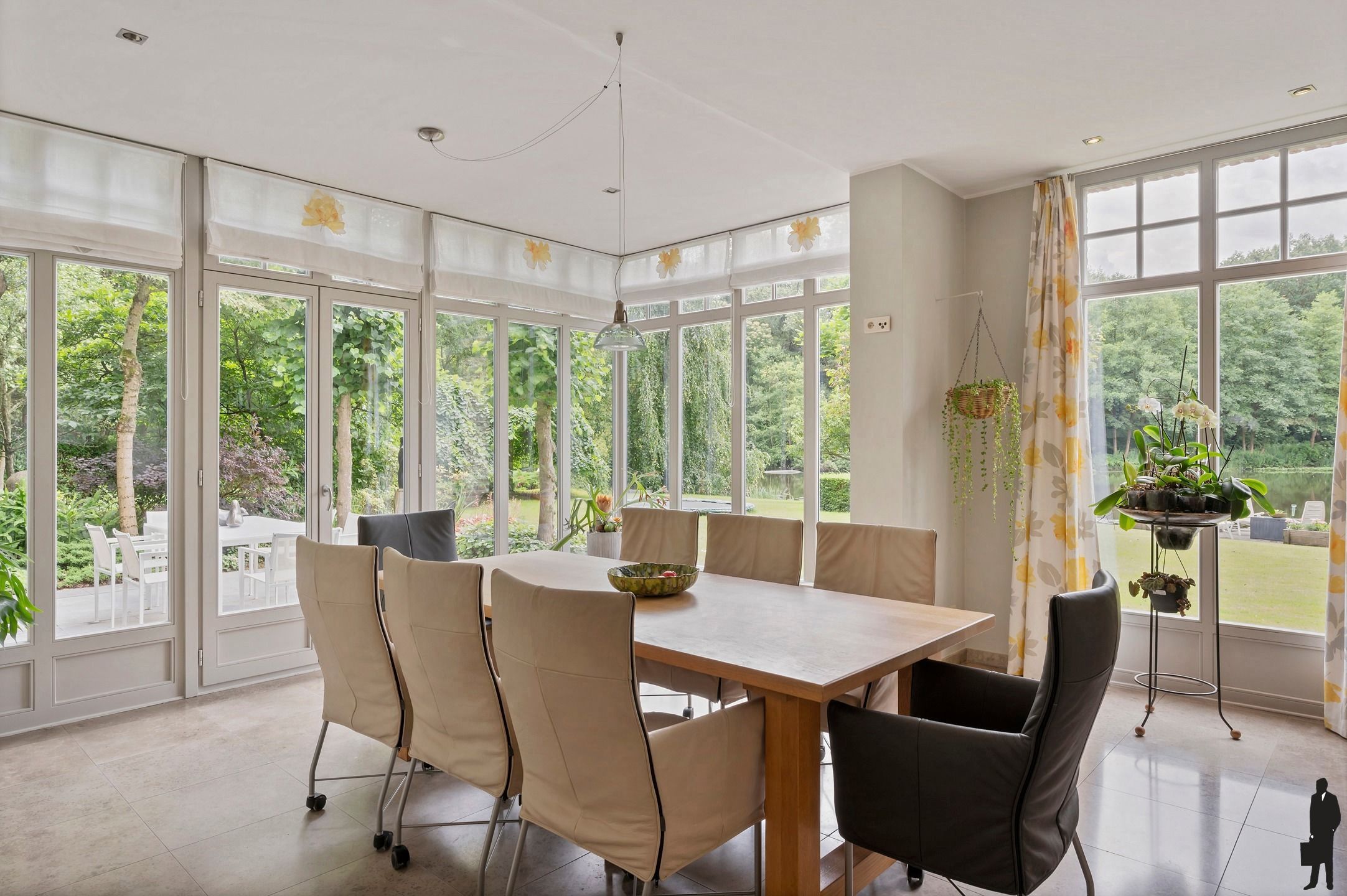 Unieke en zéér centraal gelegen villa op een parkdomein van ca. 9.847 m²! foto 18