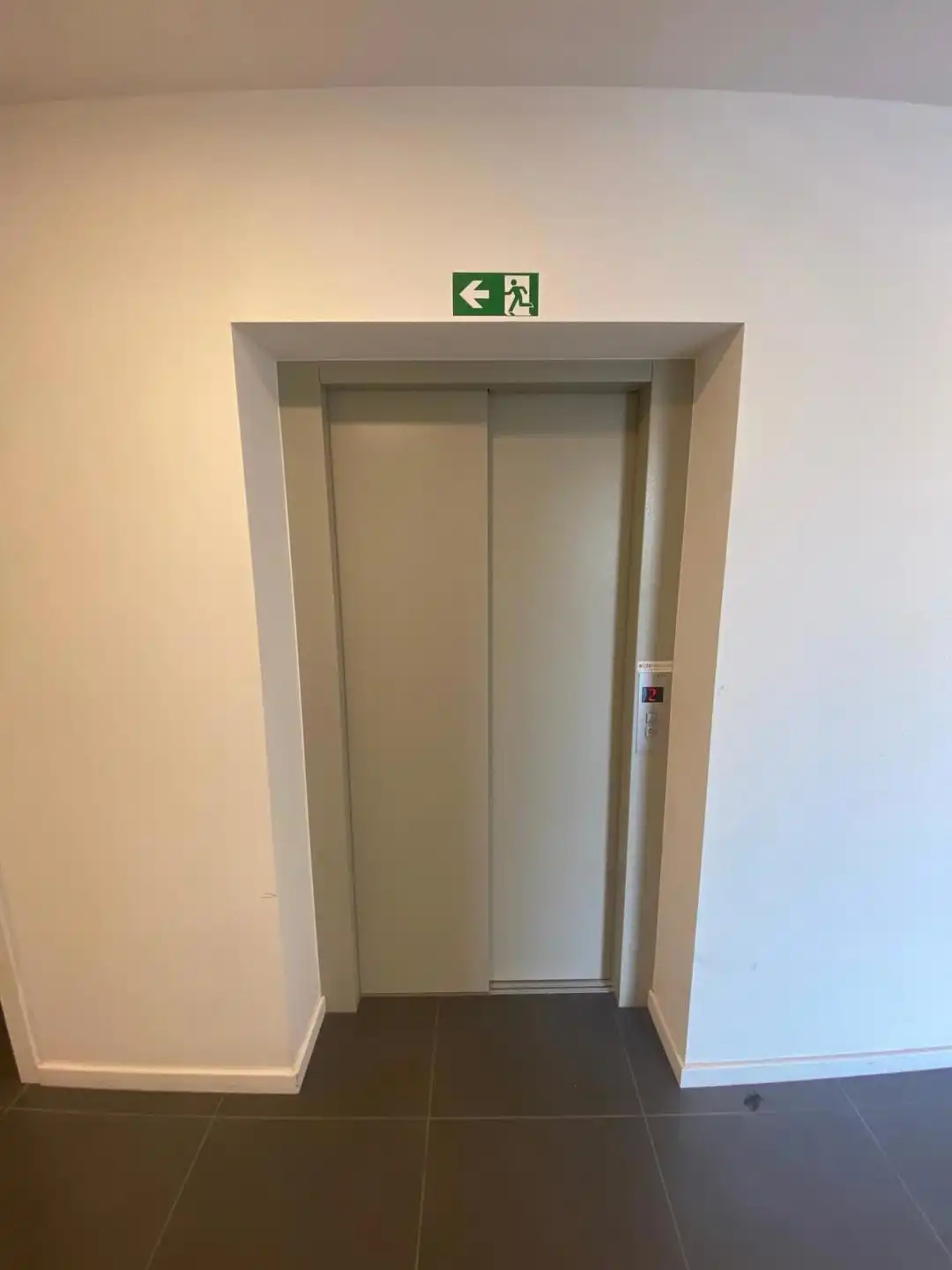 Hoogwaardig Gerenoveerde Kantoorruimte Te Huur in Temse foto 4