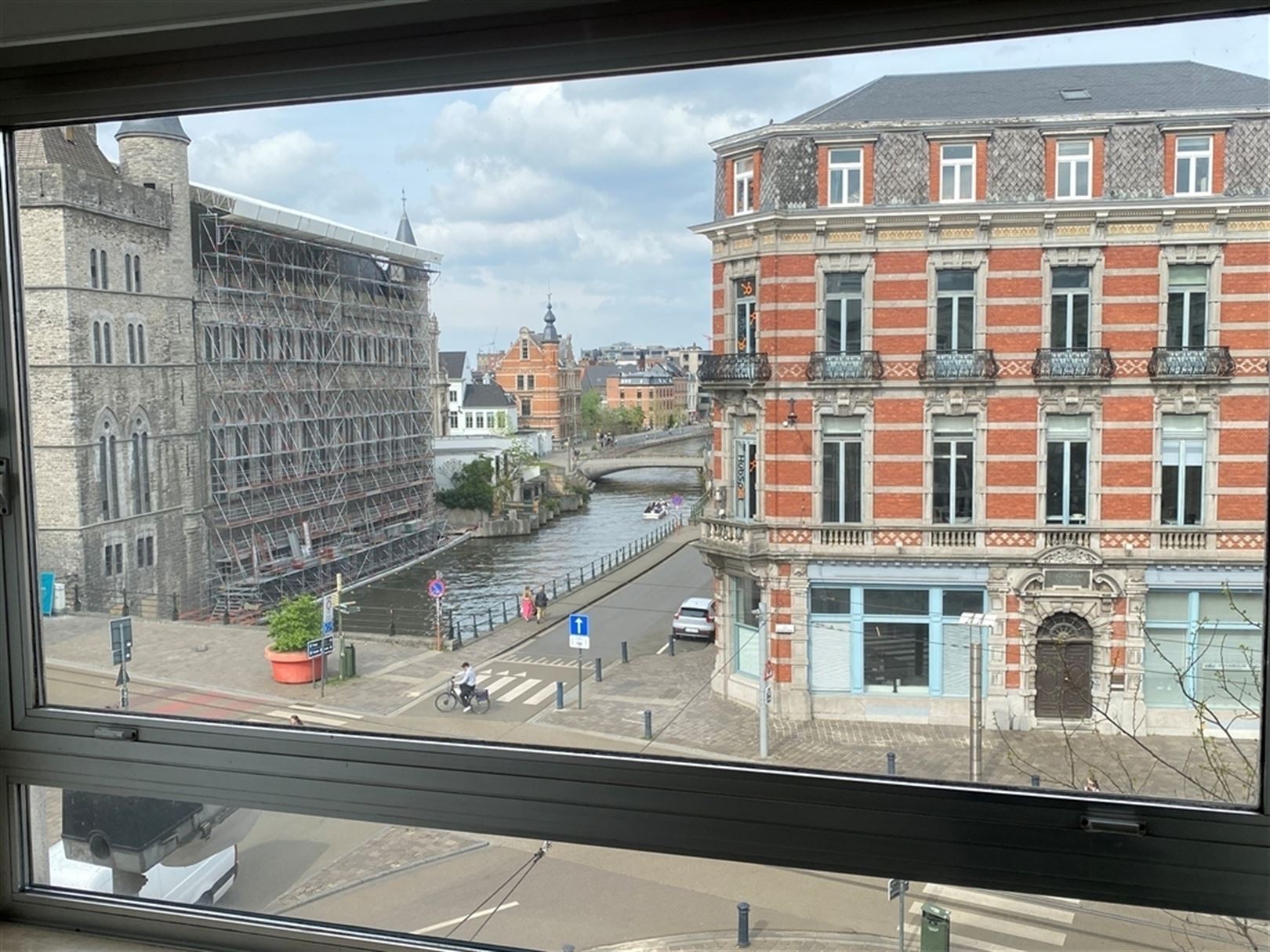 Lichtrijke kantoren in hartje Gent foto 10