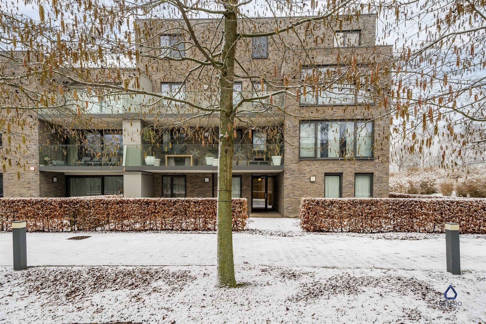 Instapklaar 3-slaapkamer appartement met dakterras foto {{pictureIndex}}