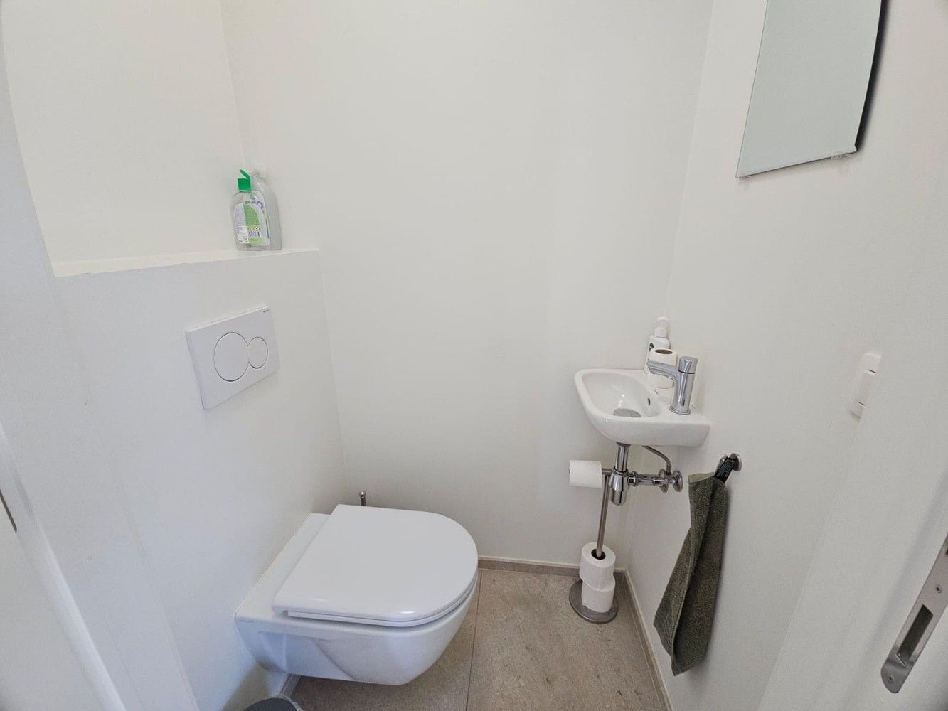 Recent, lichtrijk appartement met 2 terrassen foto 11
