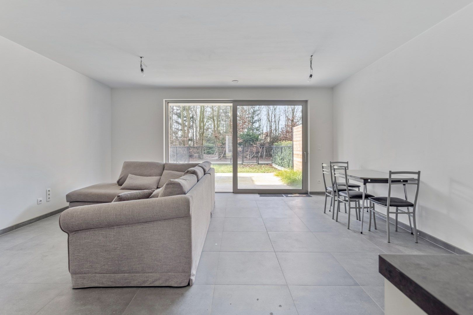 Recent appartement met 1 slpk en gezellig tuintje op wandelafstand van het centrum !  foto 3