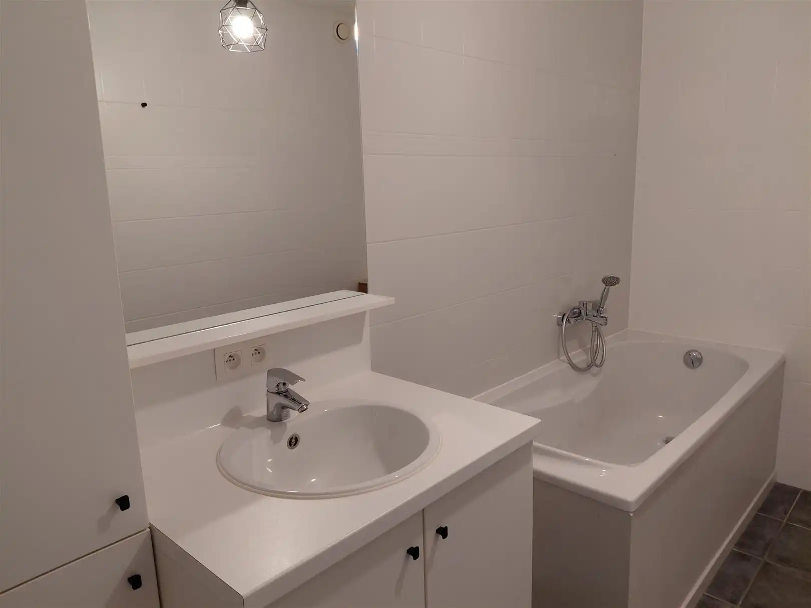 TE HUUR: Appartement met 1 slaapkamer en dressing te Heusden! foto 9