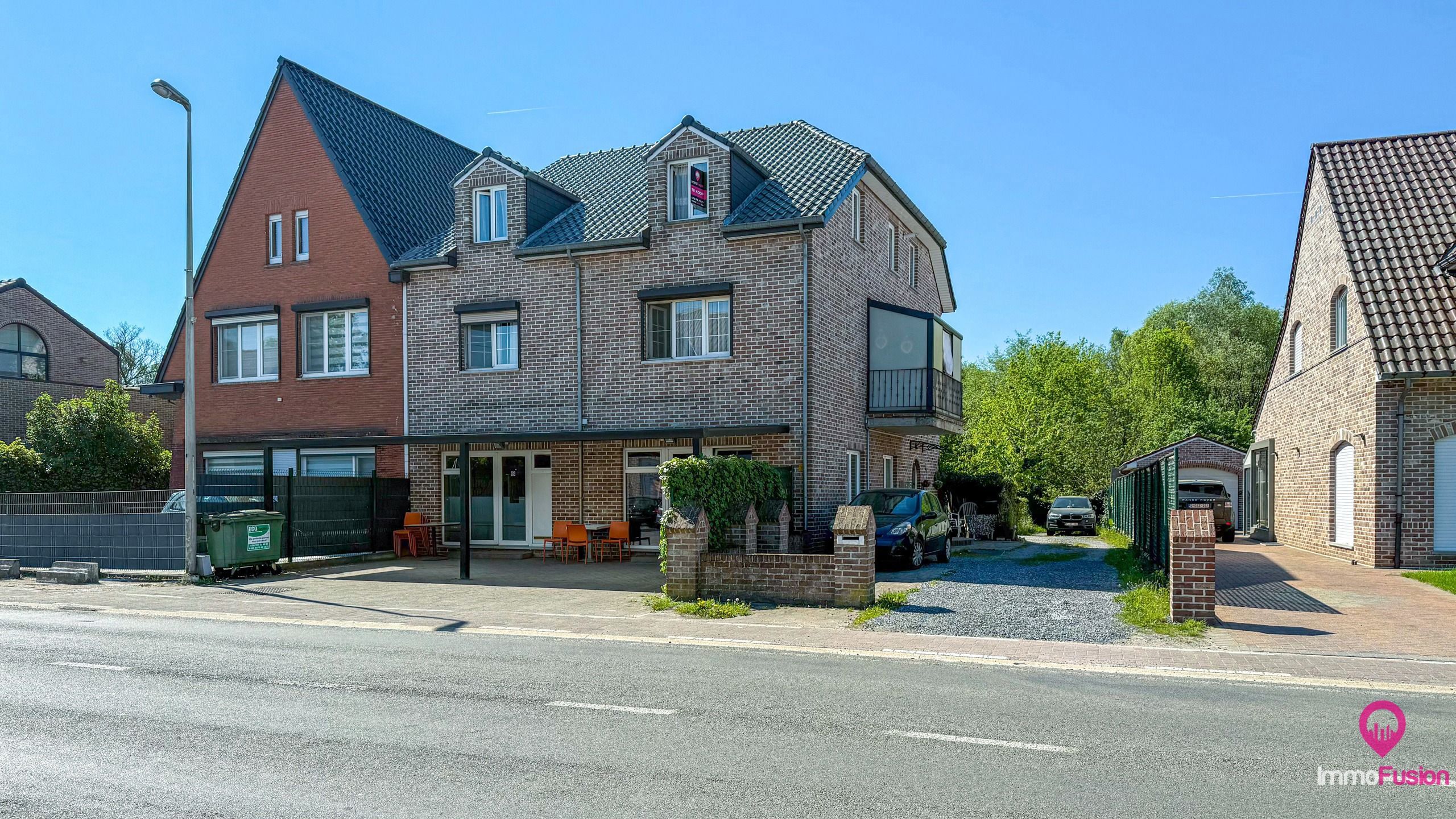 Instapklaar appartement met 2 slaapkamers, balkon en parking! foto 2