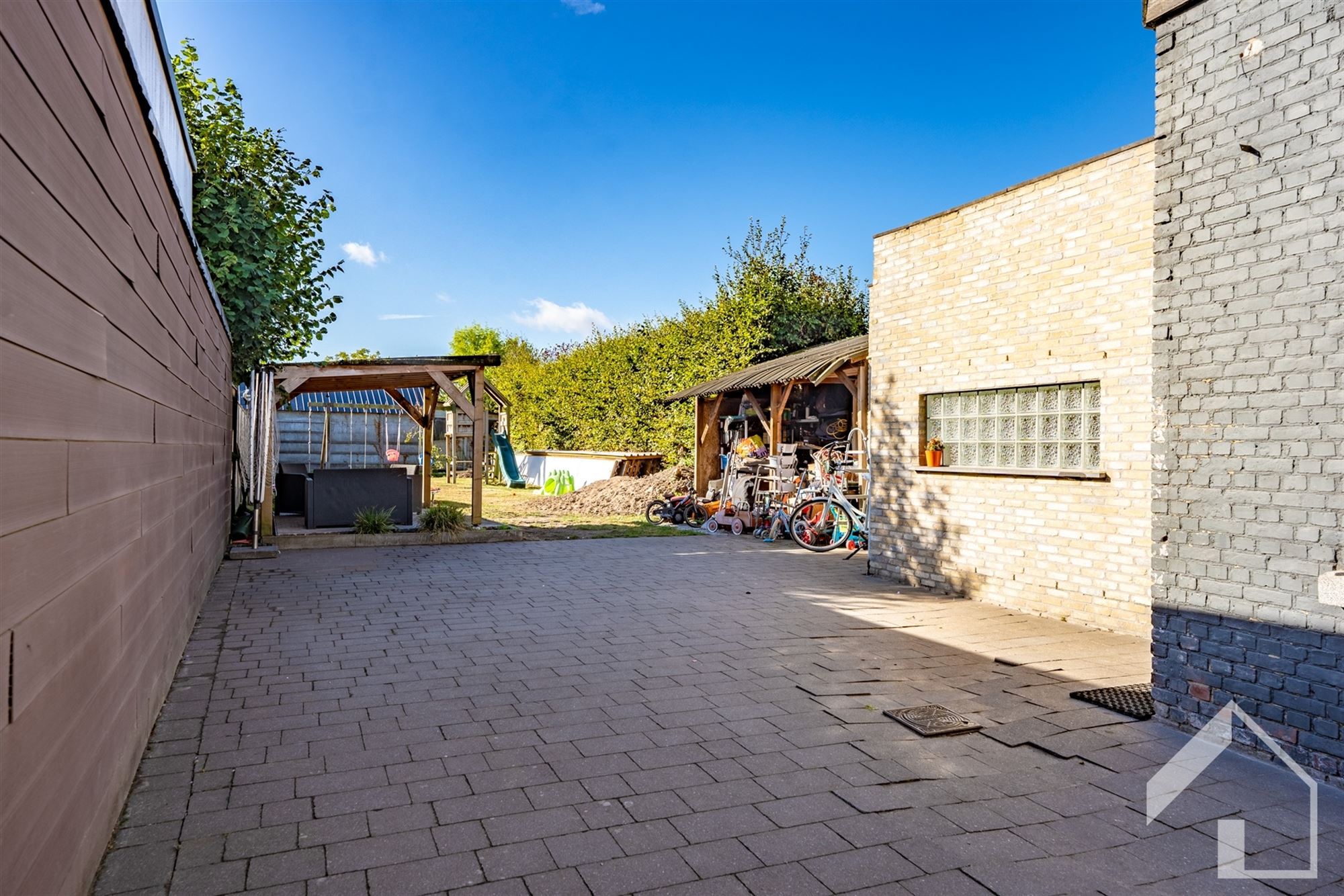 Instapklare gezinswoning met 3 à 4 slaapkamers en een ruime tuin  foto 12