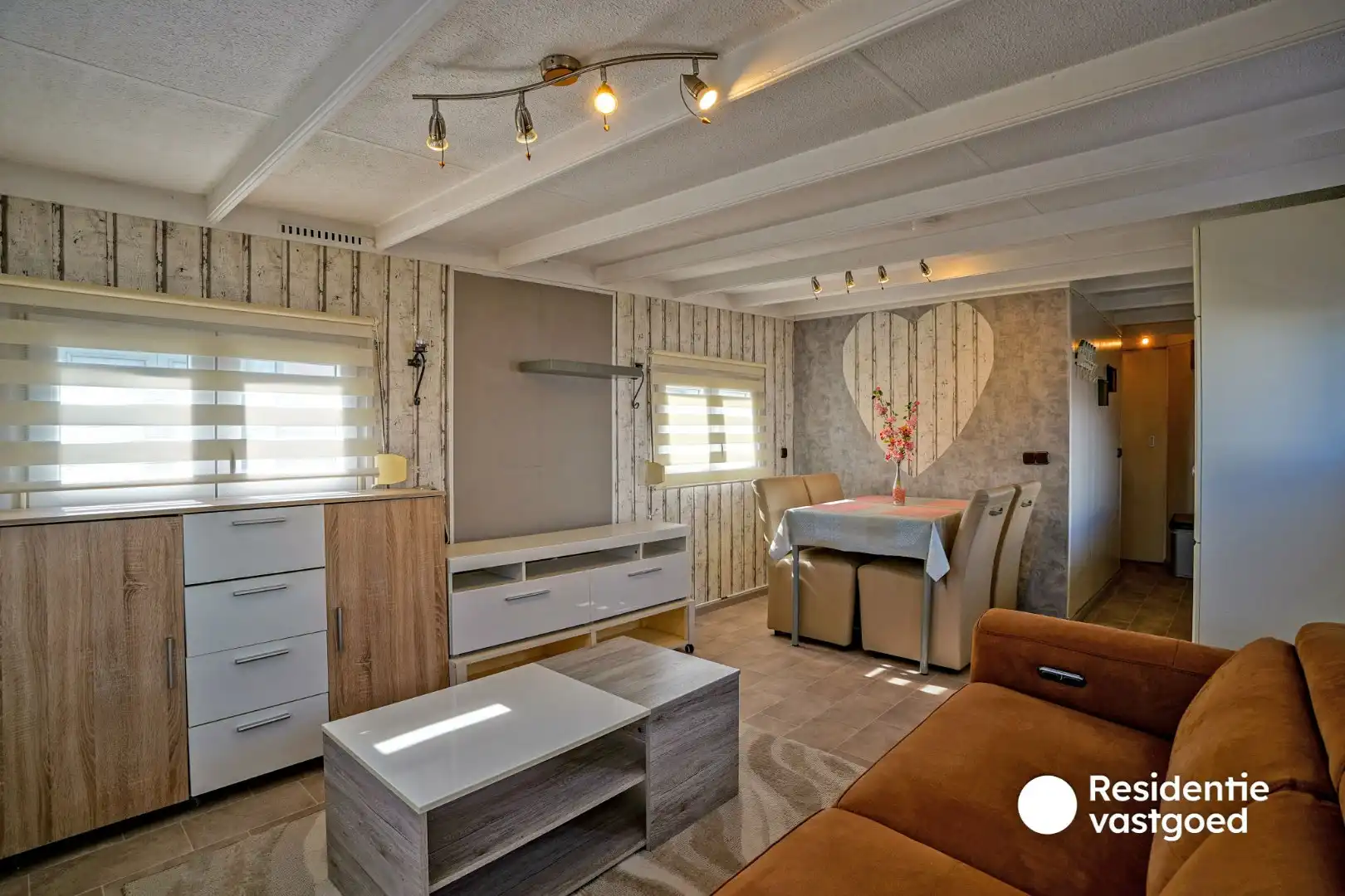 Goed verzorgde stacaravan op 900m van zee in Domein Polderpark te Nieuwpoort, op een stuk privé grond van 128m².  foto 4
