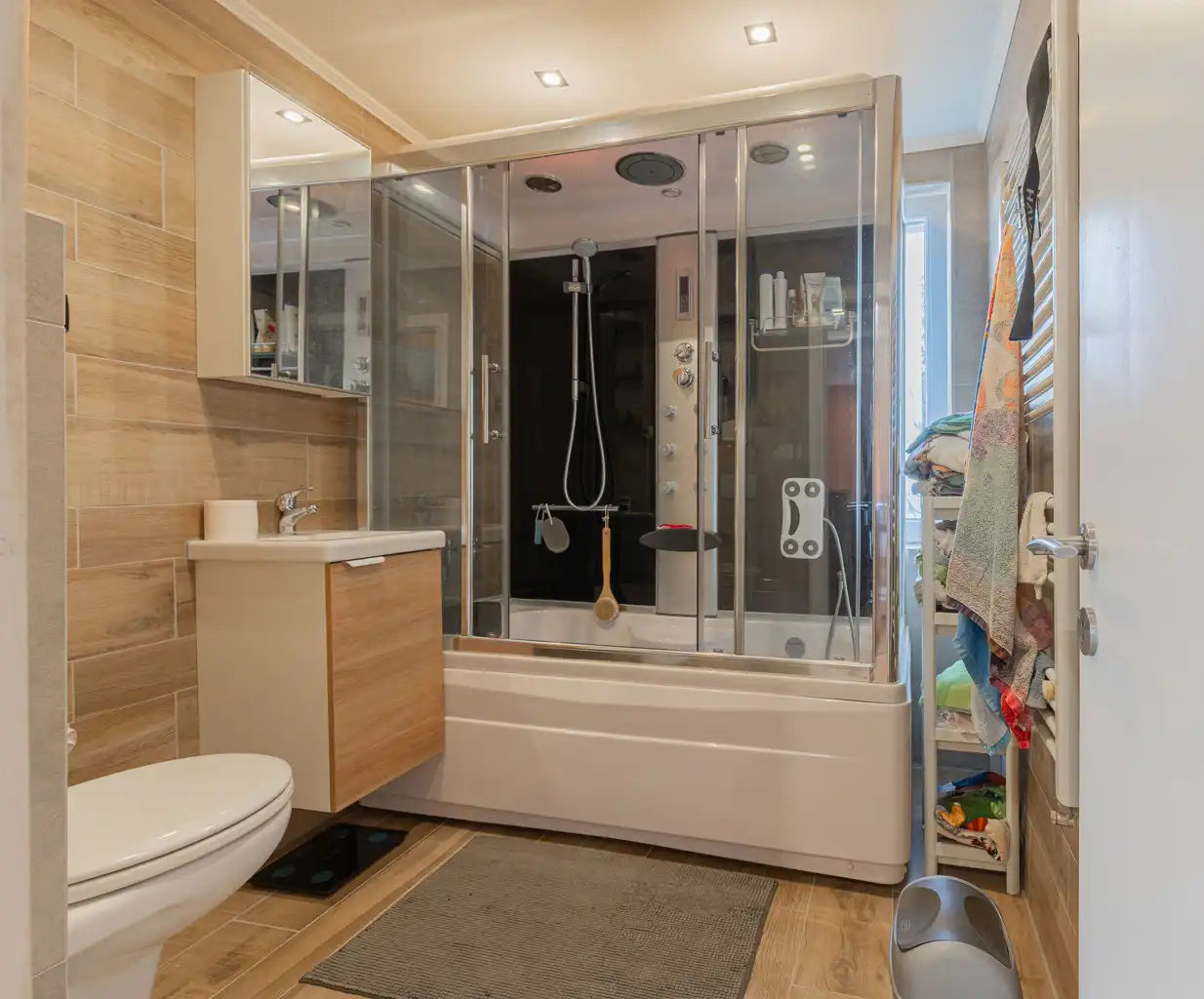 Gerenoveerde woning op wandelafstand van het centrum! foto 10