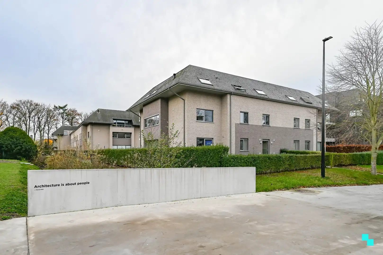 Gelijkvloers hoekappartement nabij kasteelpark Blauwhuis te Izegem foto {{pictureIndex}}