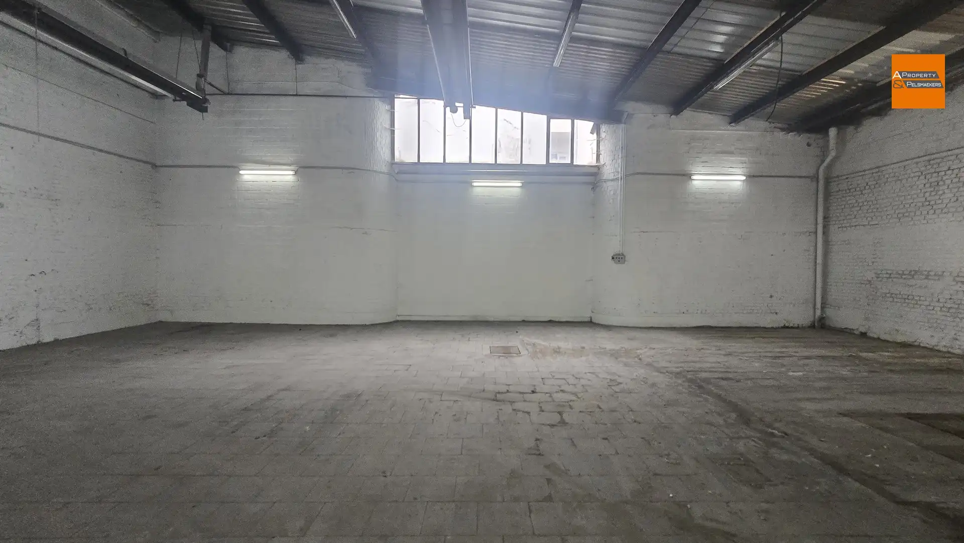 Groot Magazijn/Atelier (1050 m²) met Kantoorruimte (140 m²) te Laken (Mutsaard) foto 7