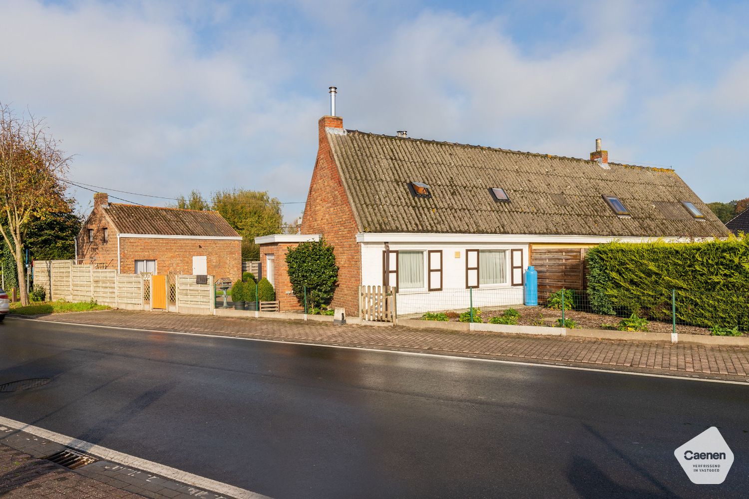 Leuke te renoveren half-open woning met 2 slaapkamers en GARAGE foto 12