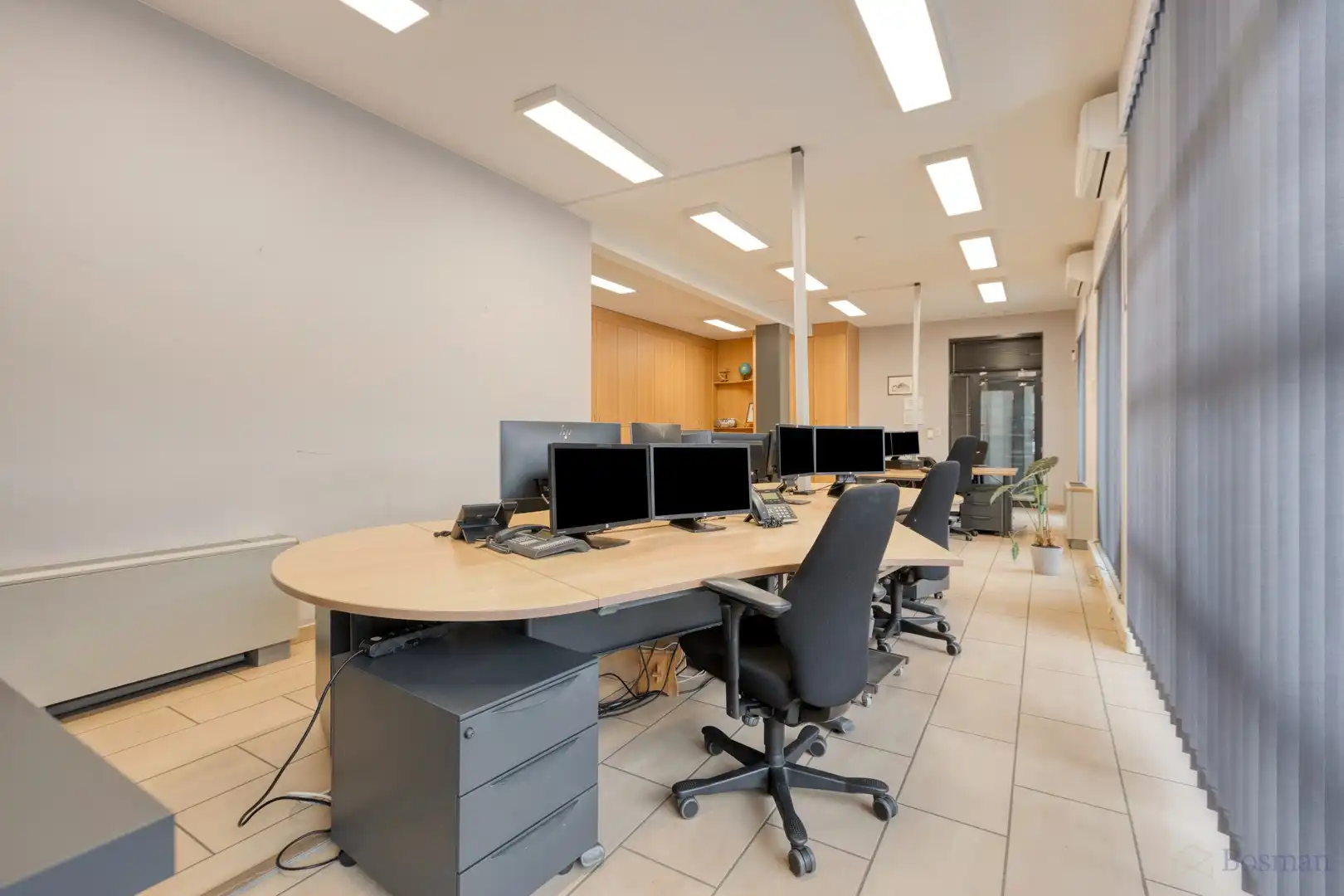 Ruim handelspand te huur in centrum Tessenderlo foto 4