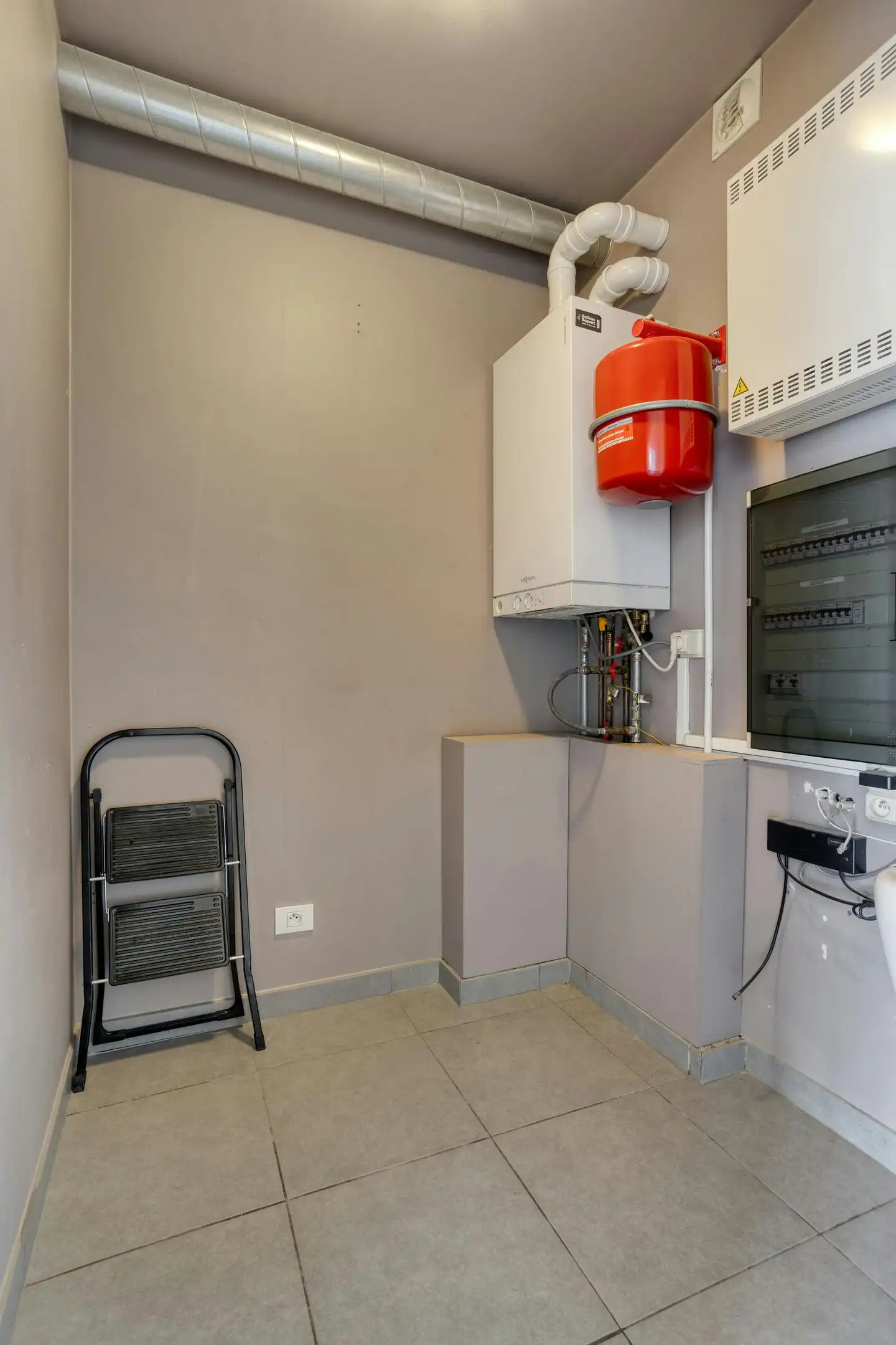 Gerenoveerd 1-slaapkamer appartement te koop in centrum Kortrijk foto 14
