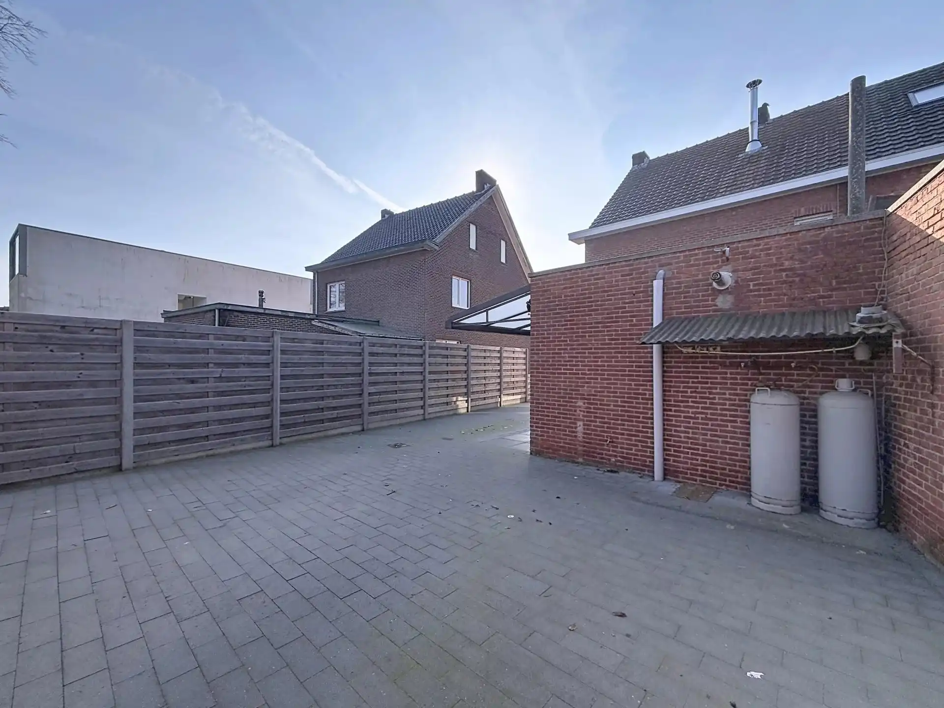 Halfopen bebouwing met 3 slaapkamers en een ruime tuin. foto 25