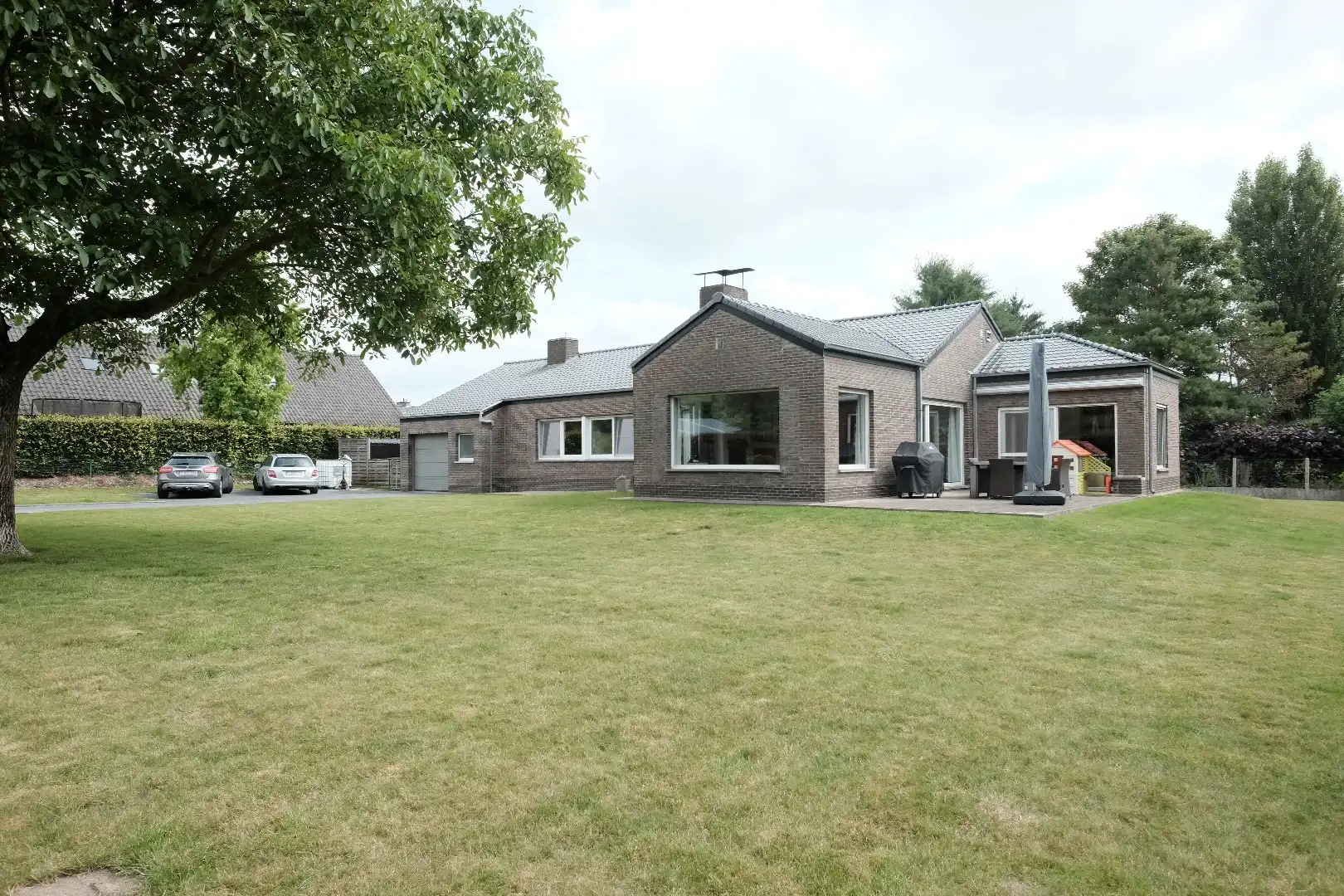 Alleenstaande gelijkvloerse woning op ruim perceel van 1.748 m² in Hooglede foto 3