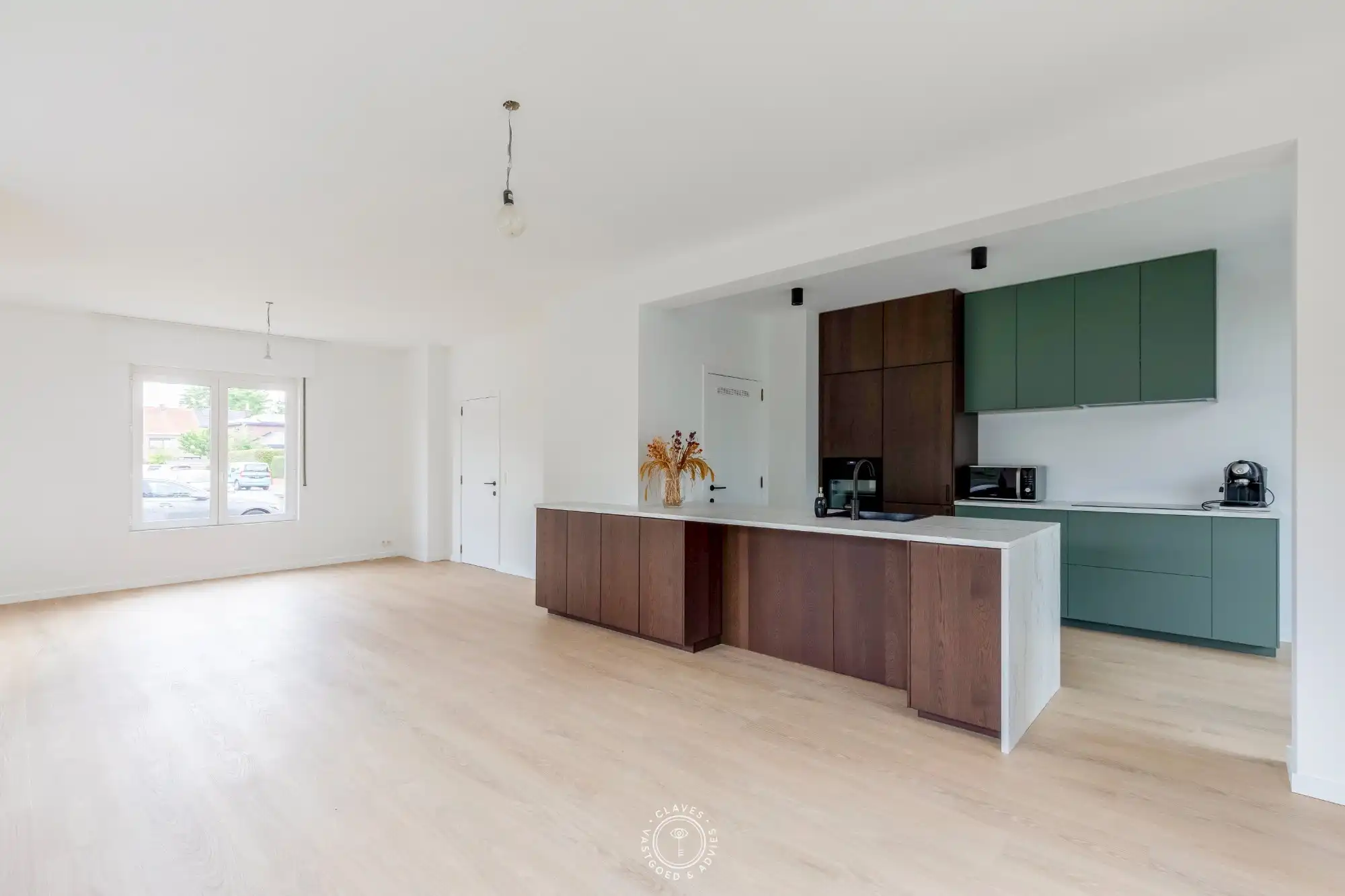 Instapklare gezinswoning met garage en tuin foto 5