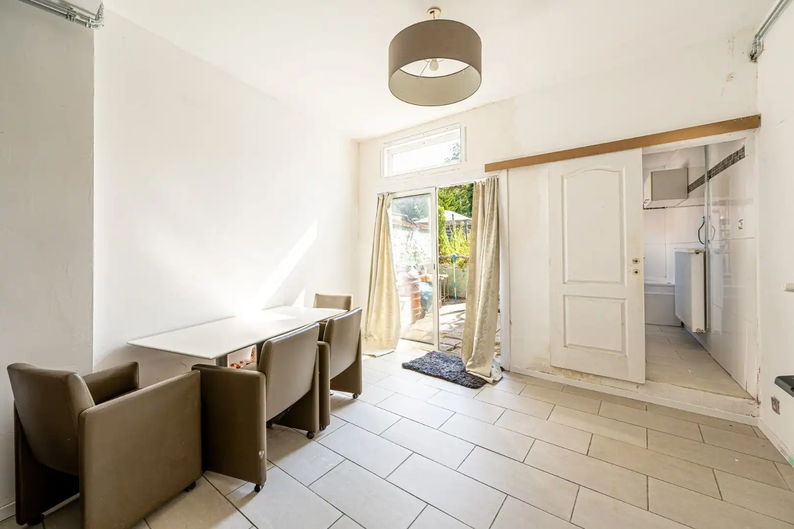Lichtrijke woning met 4 slaapkamers en zonnige tuin in Menen foto 3