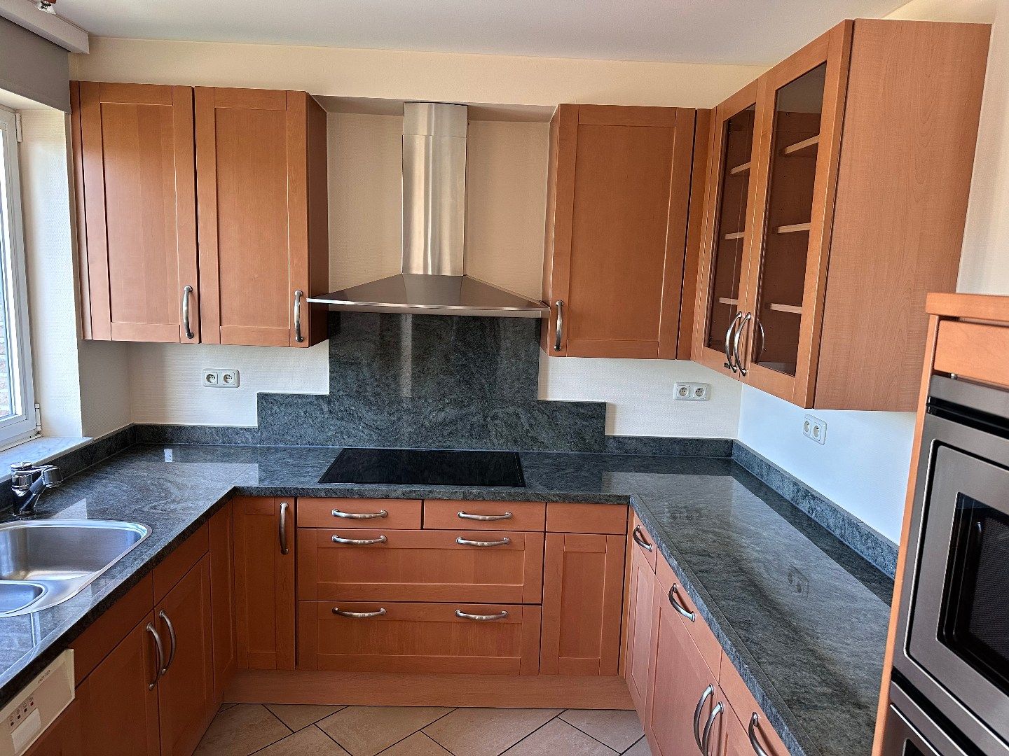 APPARTEMENT VAN 165m² MET 2 SLAAPKAMERS, 2 TERRASSEN en GESLOTEN GARAGE IN LANAKEN CENTRUM !  foto 12
