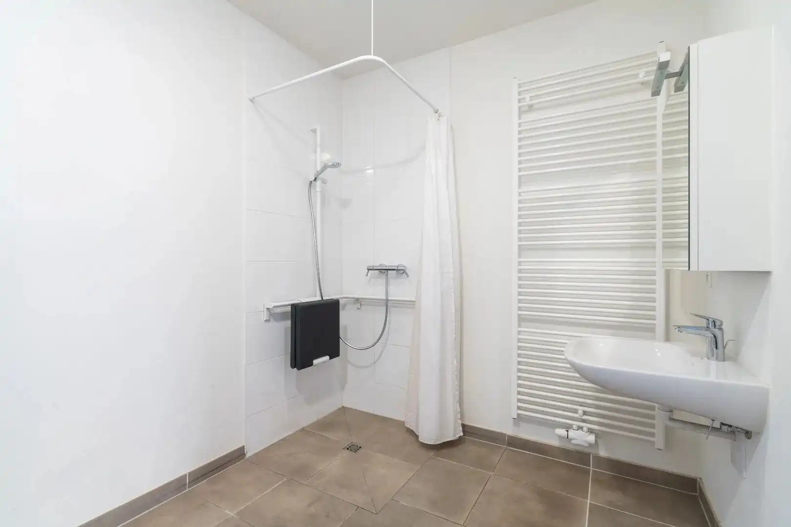 Investeringskans! Mooie service flat met terras nabij Gent centrum foto 5