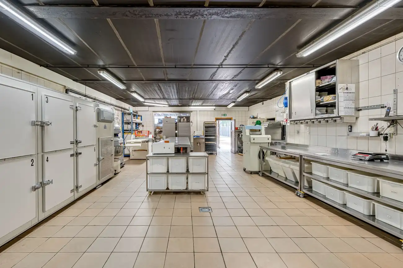 Te renoveren halfopen woning met inpandige garage, grote werkruimte (ca. 145m²) en aangename tuin met open zicht in Ertvelde! foto 21