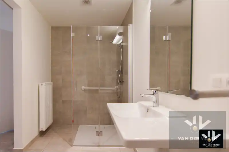 SERVICEFLAT 2 SLPK 2 BADK PAL IN CENTRUM HASSELT foto 14