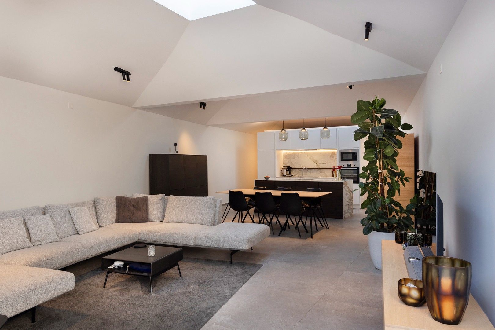 Ruime en 100% instapklare woning met 4 slaapkamers. foto 2