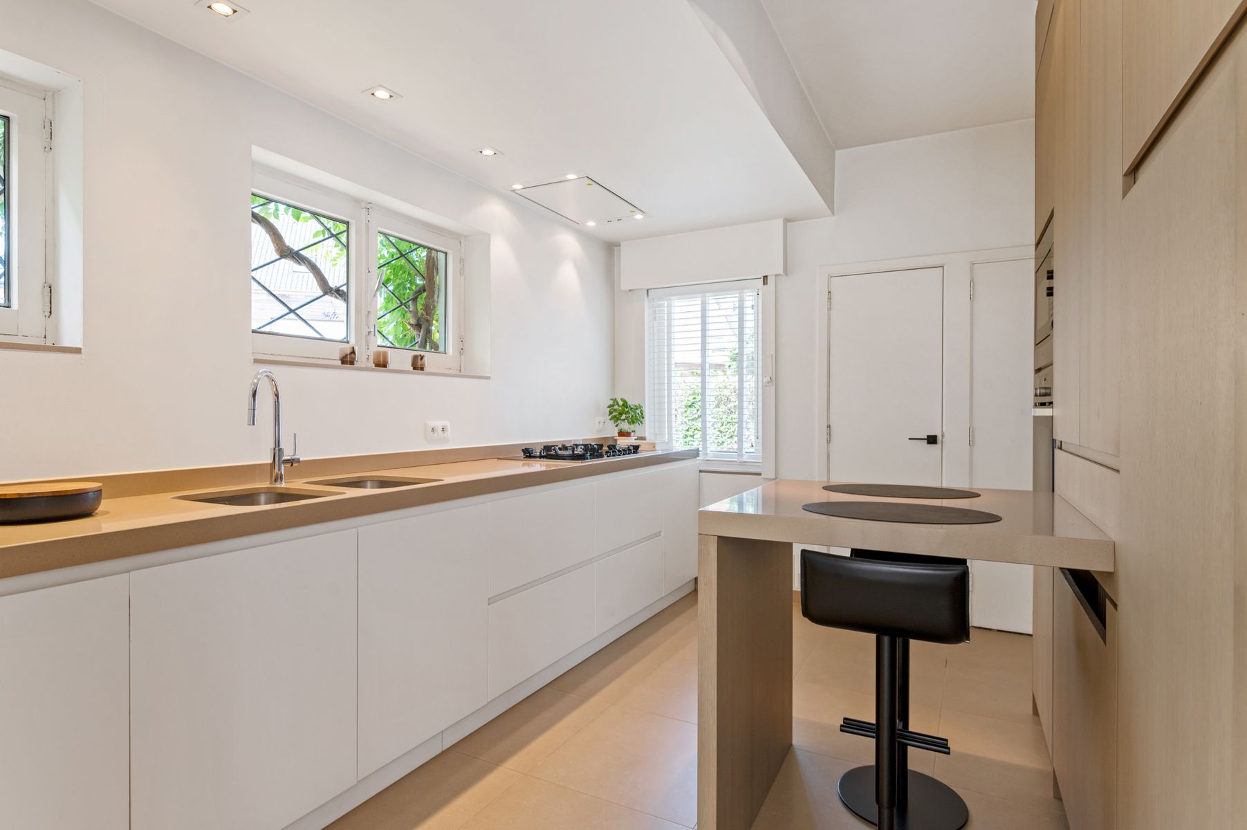 Hedendaags gerenoveerde woning vlakbij het centrum. foto 9