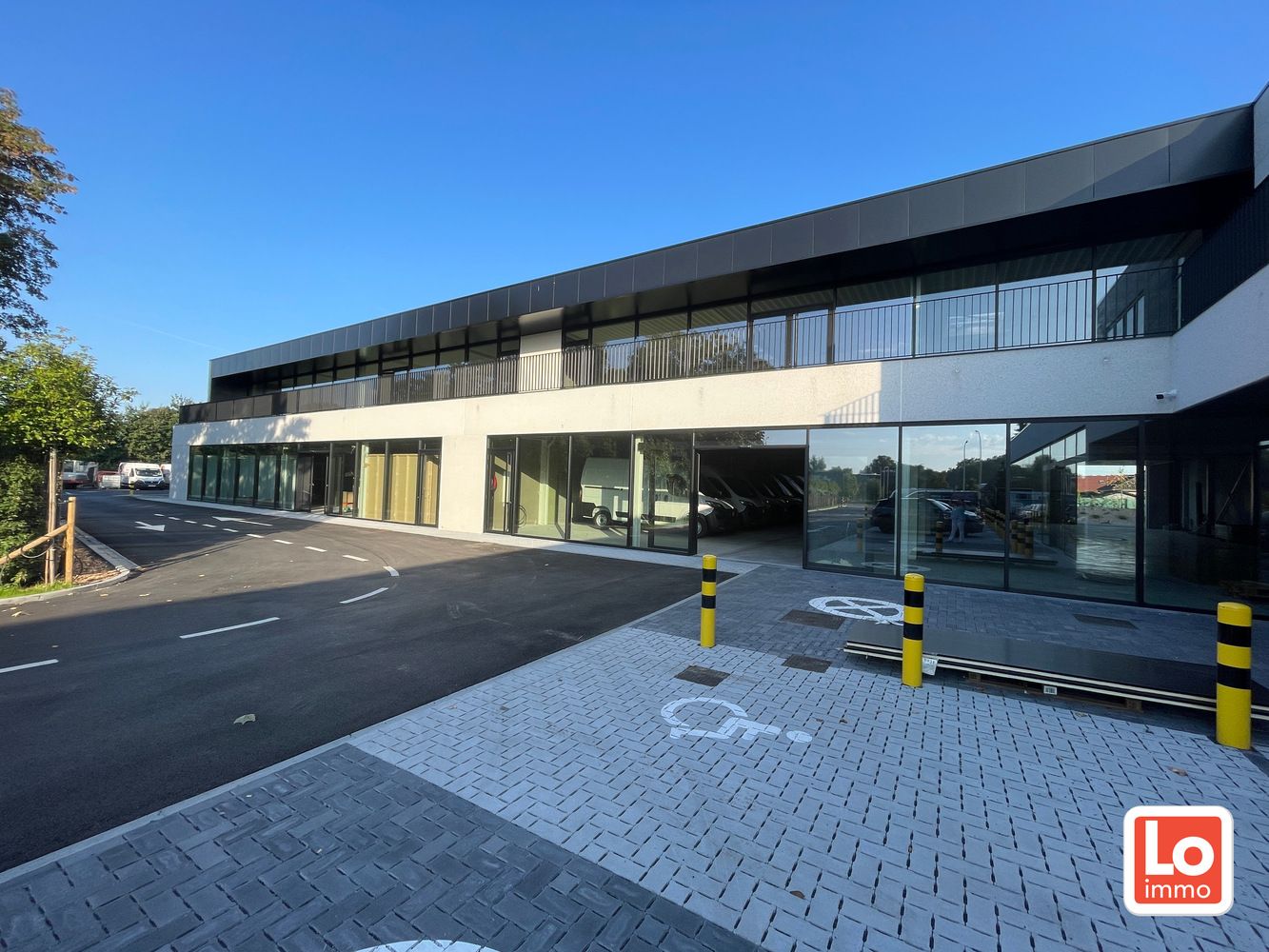 Commerciële ruimte op toplocatie in Lochristi foto {{pictureIndex}}