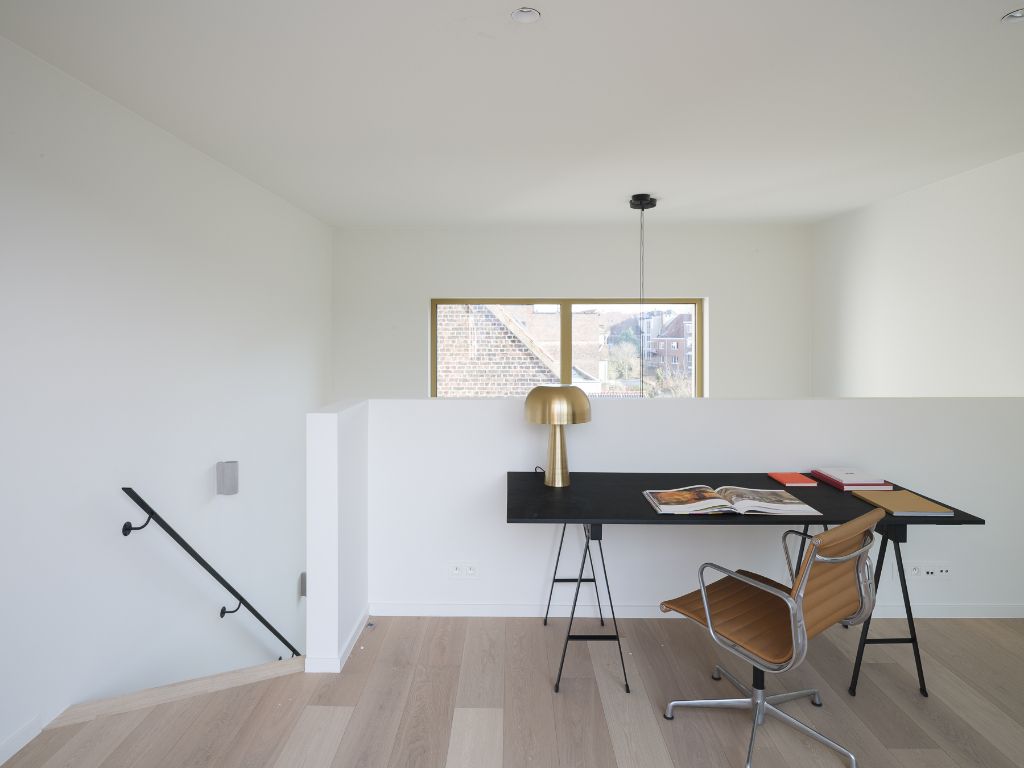 Architecturale nieuwbouw ‘townhouse’ met zicht op het water en meerdere terrassen foto 23