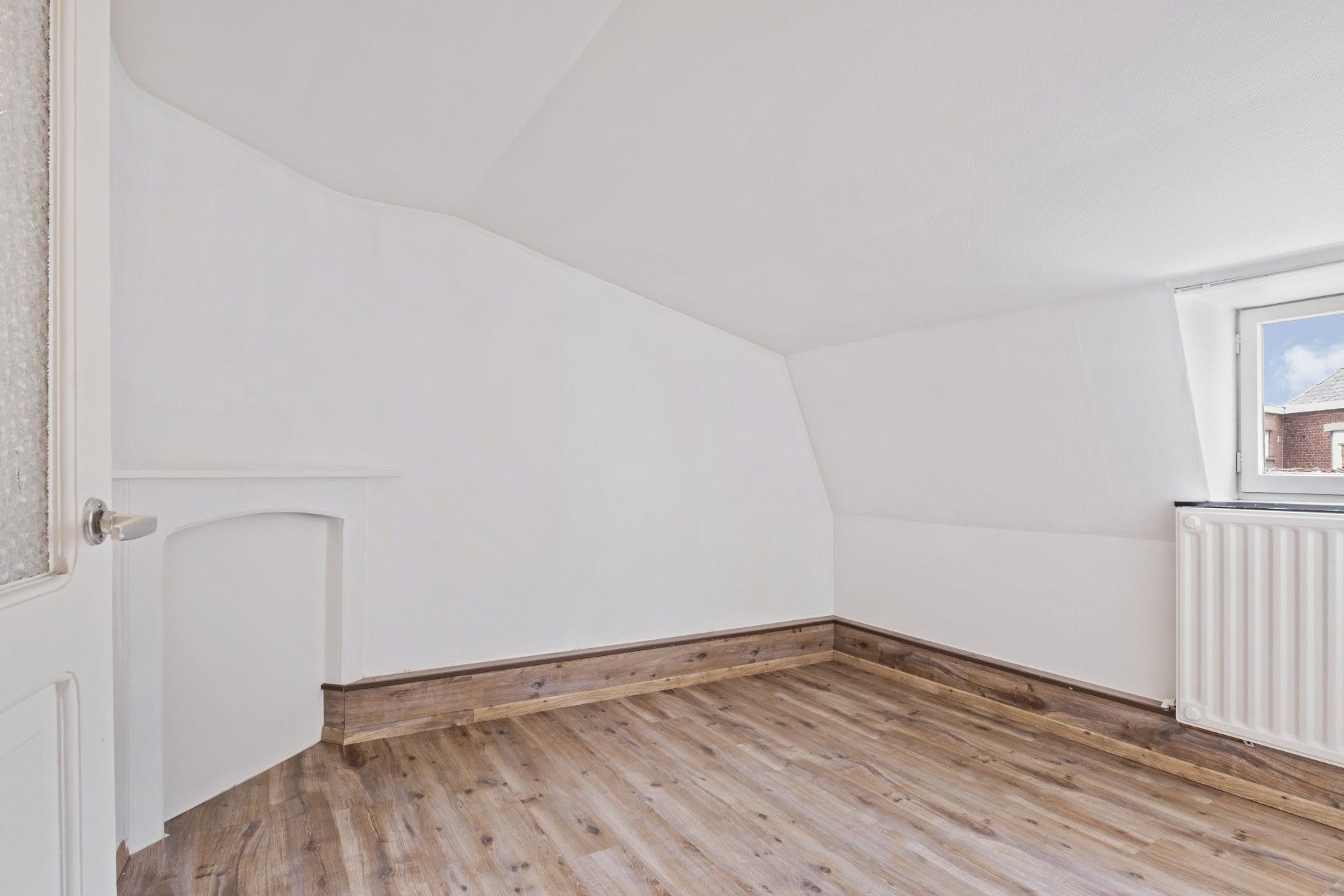 WONING MET 13 ACHTERLIGGENDE GARAGES! foto 12