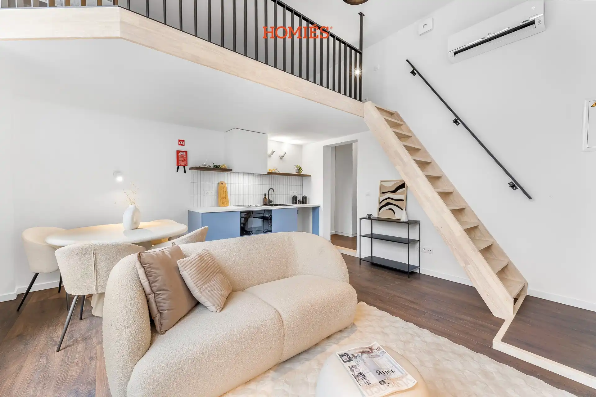 High-end studio (Label A) met mezzanine foto {{pictureIndex}}