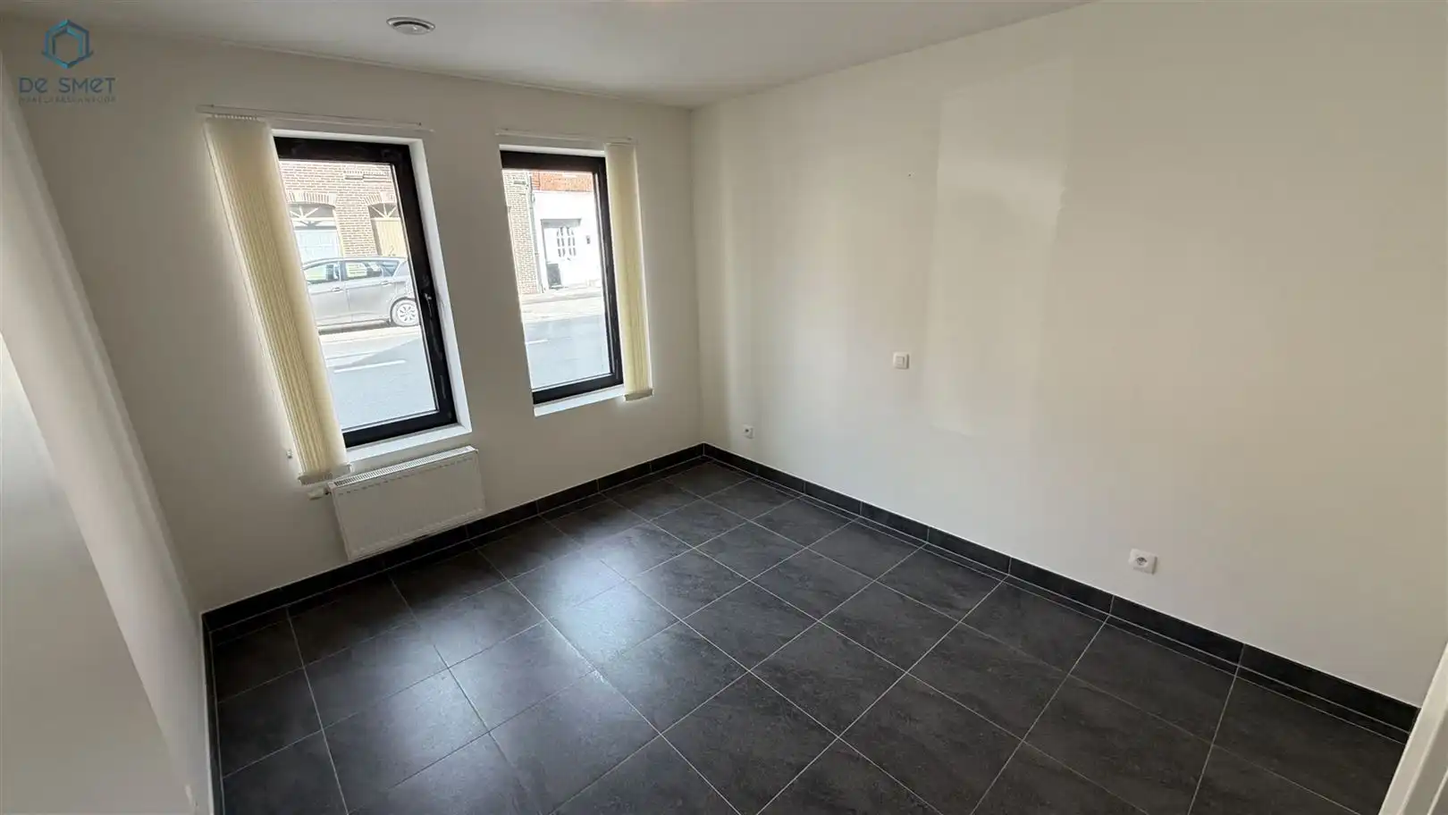 PRACHTIG GELIJKVLOERS APPARTEMENT MET 2 SLP EN TERRAS EN CARPORT TE DENDERWINDEKE foto 8