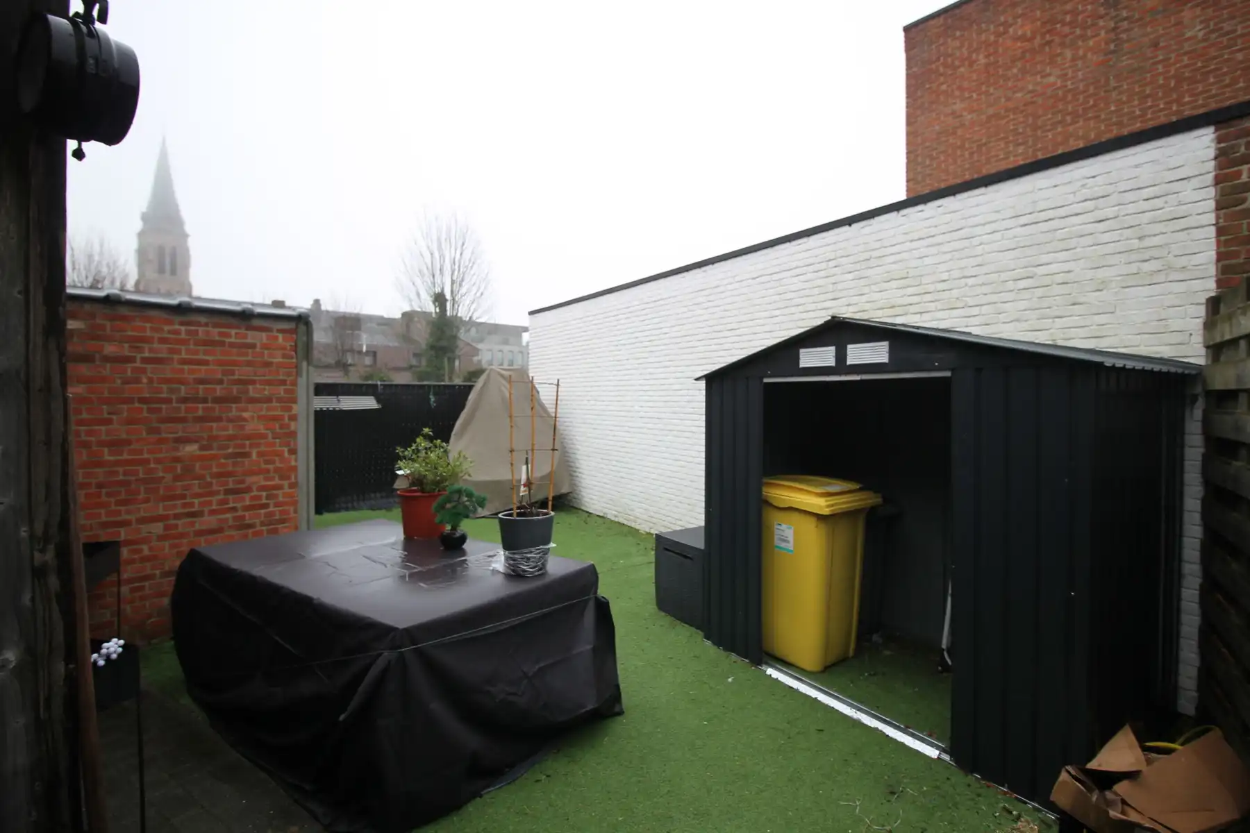 Gerenoveerde gezinswoning met 3 slaapkamers, terras en tuin op een zeer centrale, doch rustige ligging. foto 15