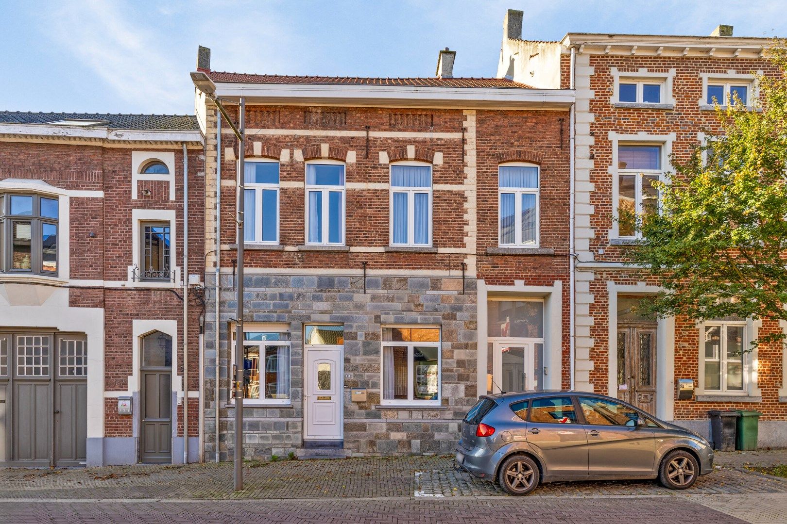 Rijwoning in het centrum van Hoegaarden foto {{pictureIndex}}