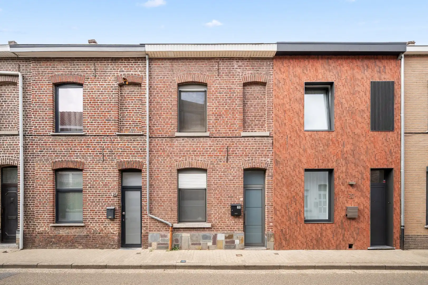 Hoofdfoto van de publicatie: Af te werken rijwoning op de Tiense stadsrand