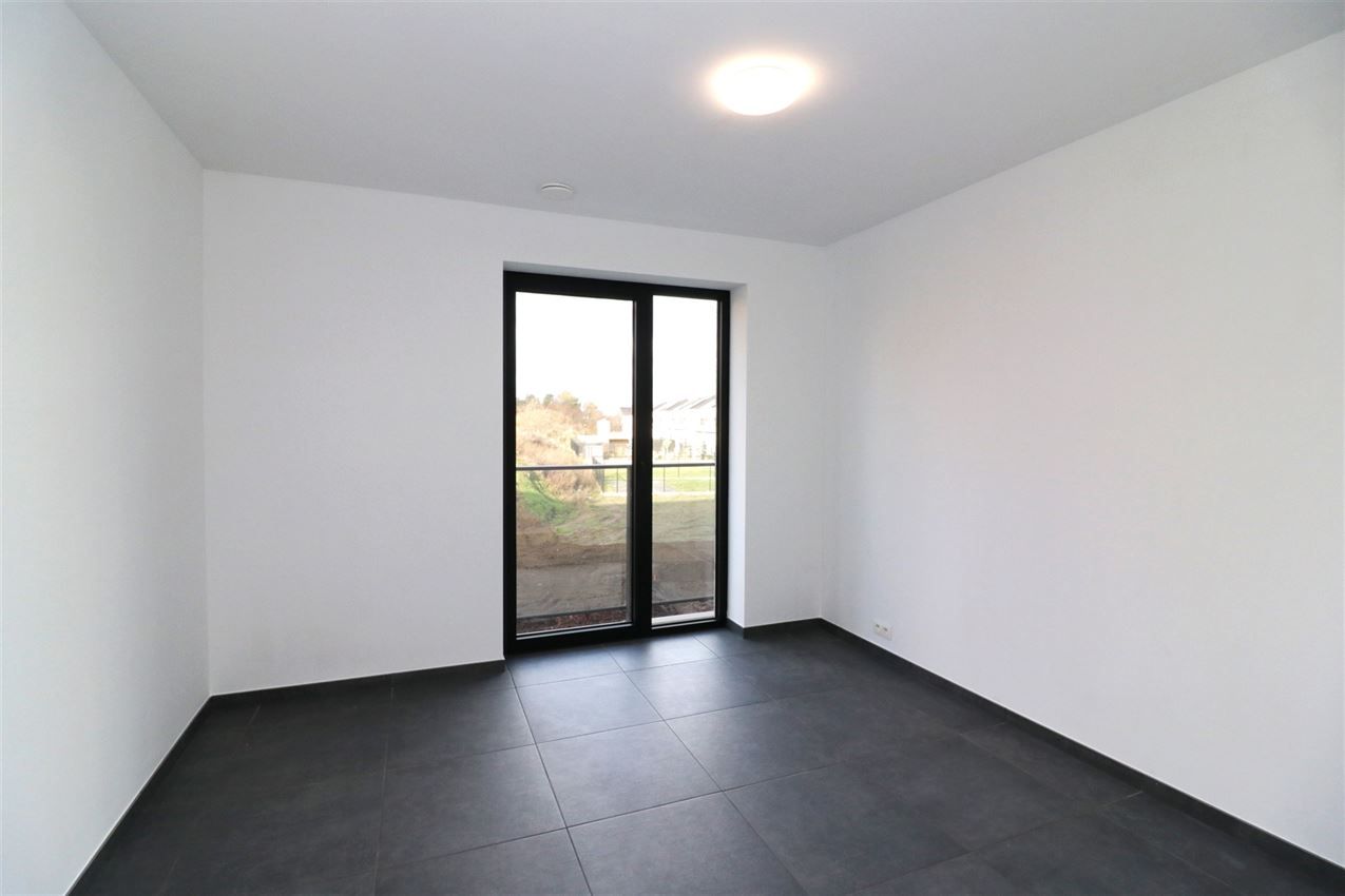 Zonnig appartement, zuidterras, twee slpk, autostaanplaats op gunstige locatie foto 21