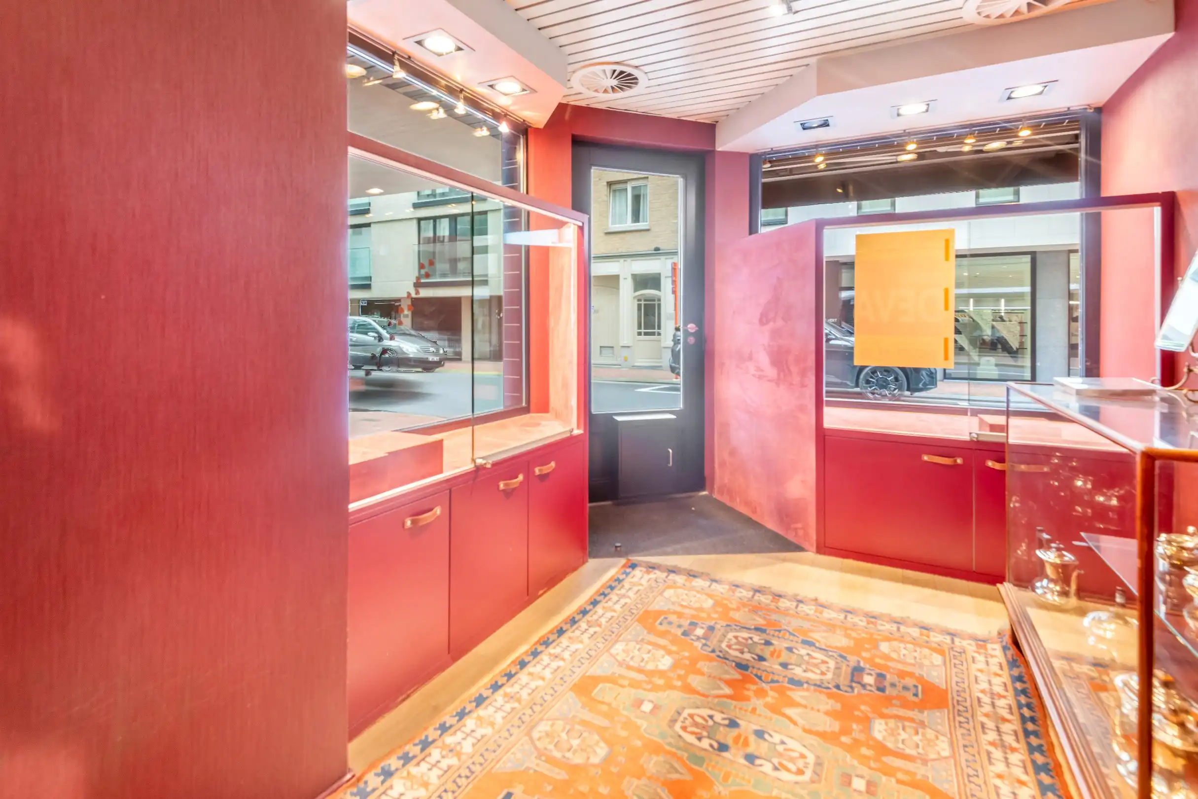 Zeer goed gelegen handelspand  nabij het Driehoeksplein en de Zeedijk. foto 8