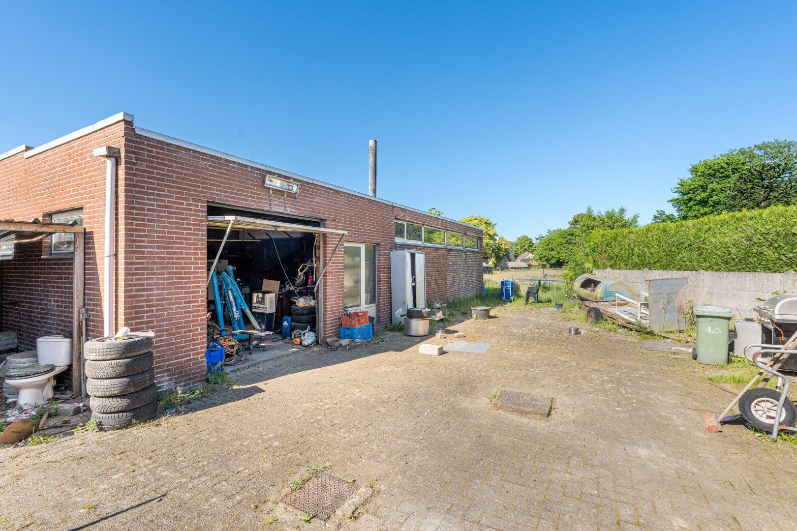 Halfvrijstaande woning op een perceel van 17a30ca met grote werkplaats van maar liefst 110 vierkante meter!  foto 4