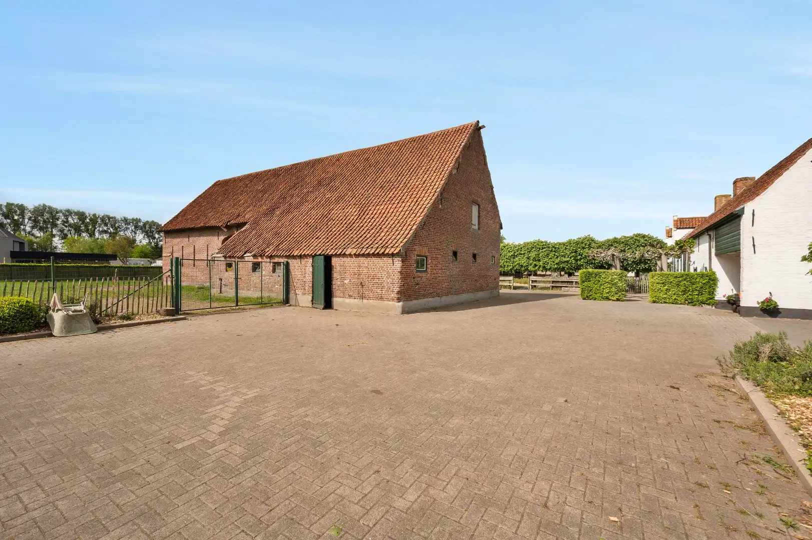 Uitzonderlijke hoeve met binnenpiste en paardenstallen op 1,88 hectare foto 20