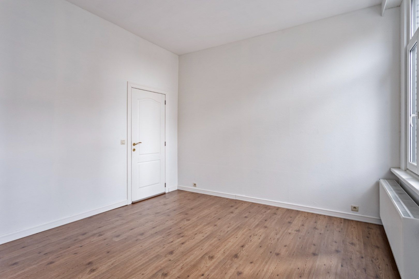 Veelzijdig handelshuis met woonst in hartje Ekeren foto 15