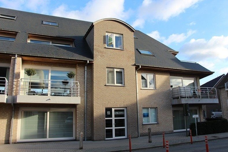 Instapklaar appartement met 2 slaapkamers te Koekelare foto {{pictureIndex}}