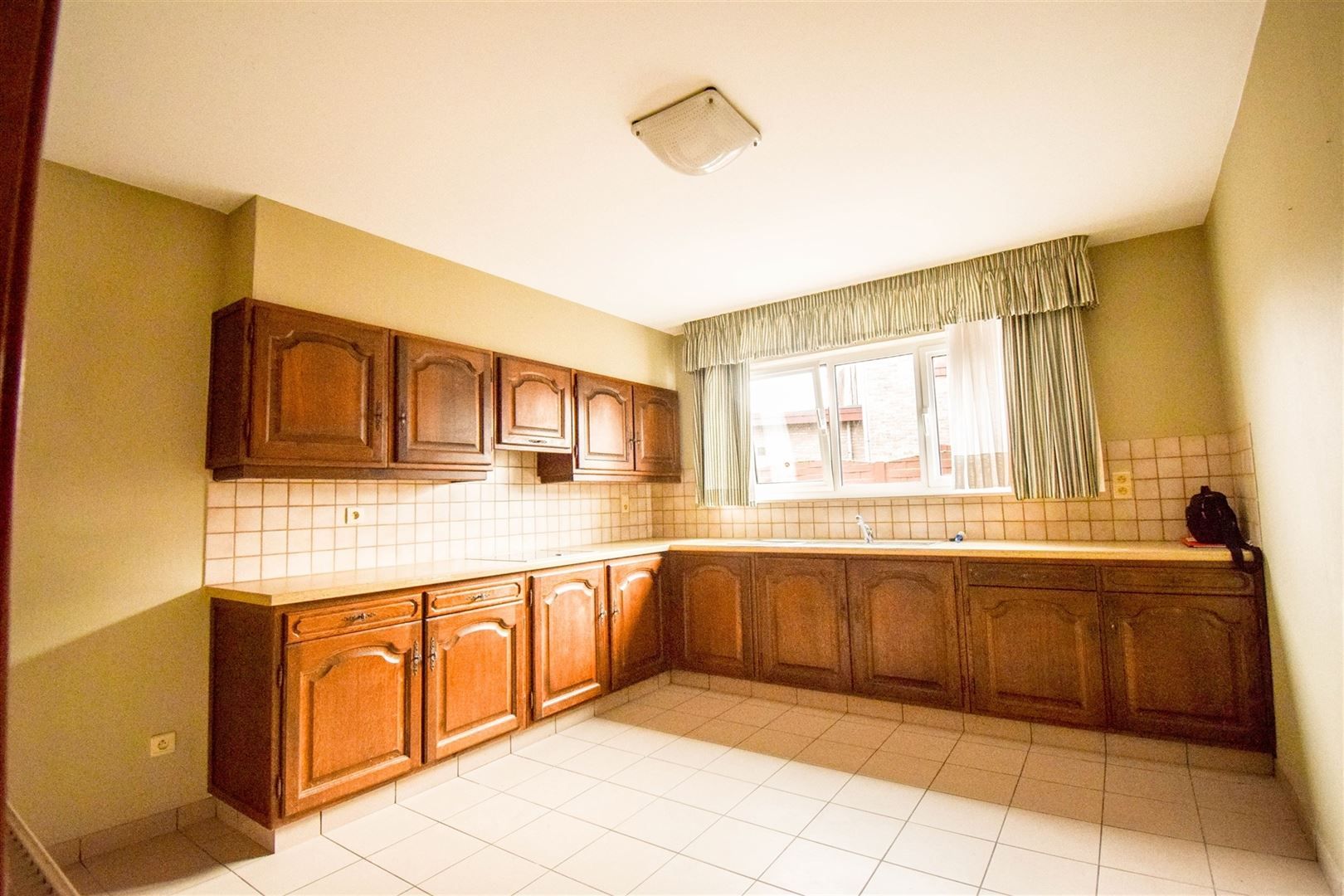 Zeer ruim gelijkvloers appartement met garage foto 4