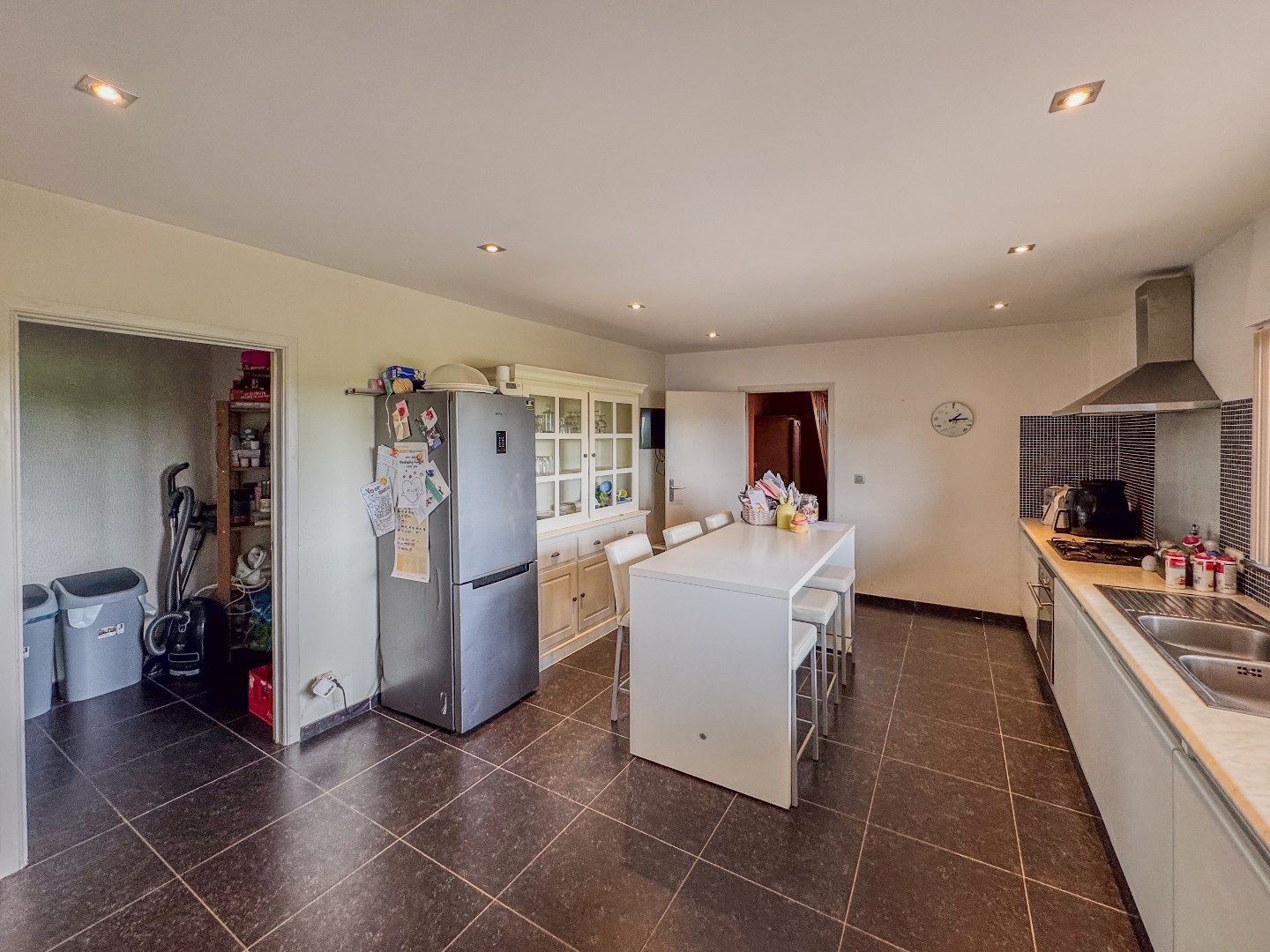 Verrassend ruime woning met 3 slaapkamers, tuin en garage. foto 6