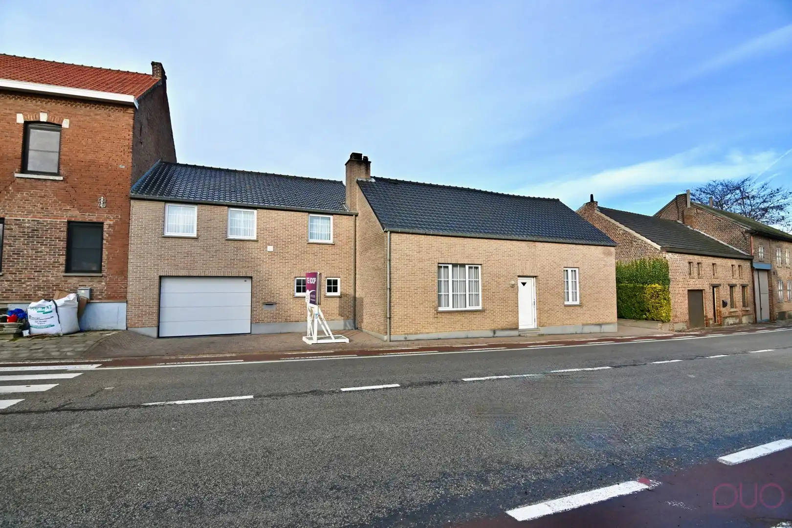 Ruimte, rust en instapklare sfeer in een landelijke setting foto {{pictureIndex}}