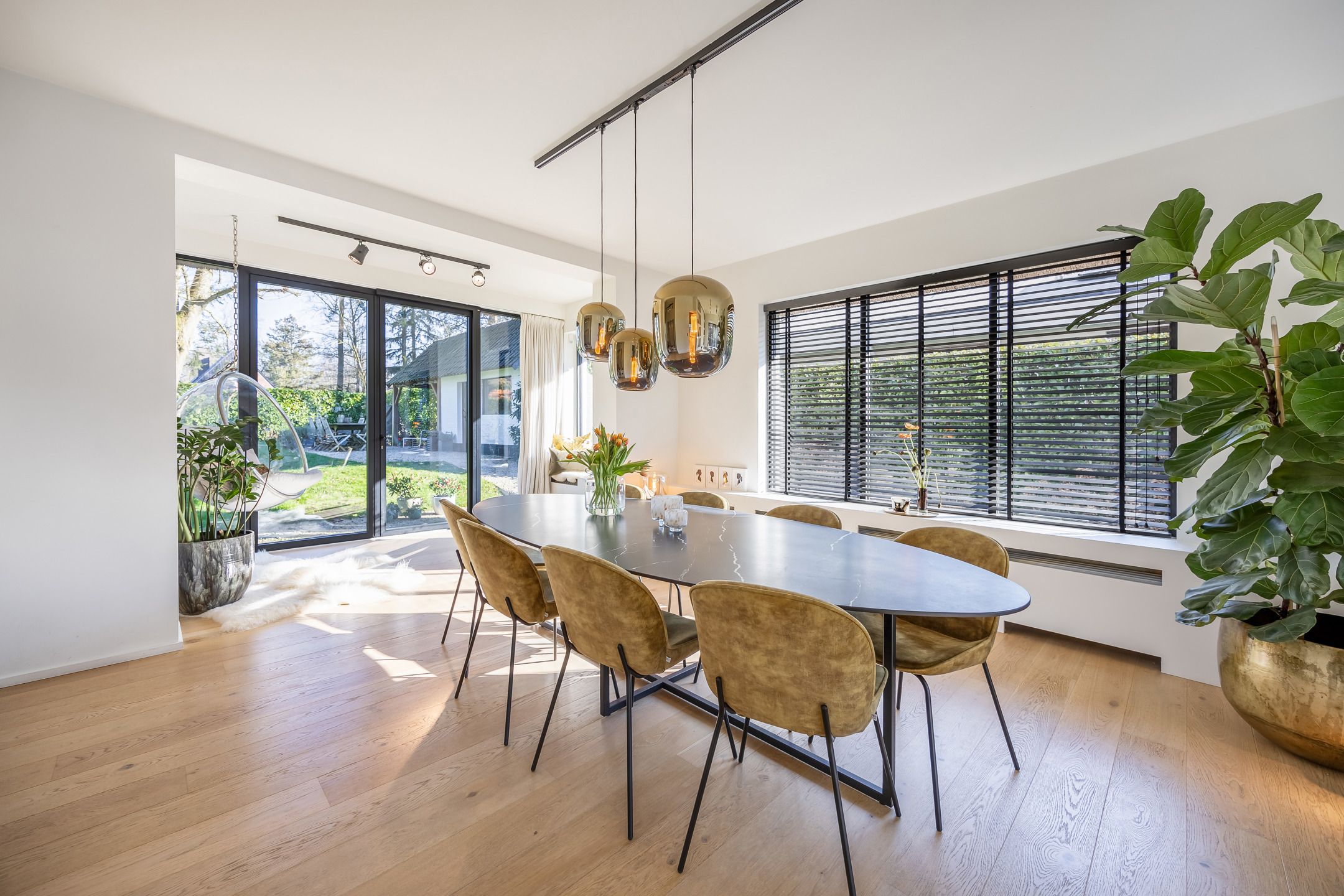 Recent gerenoveerde rietgedekte villa vooraan Schilde dorp! foto 10