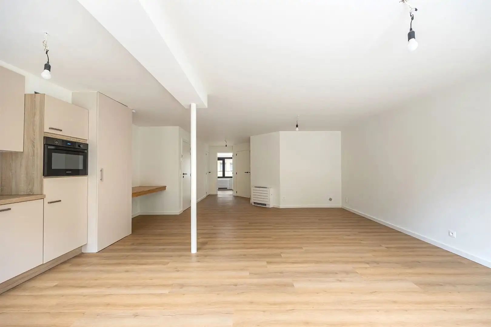 Gloednieuw gerenoveerd 2-slaapkamerappartement met groot terras foto 5