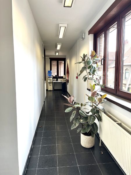 Kantoorruimte/mazijnruimte te huur -  340 m² foto 11