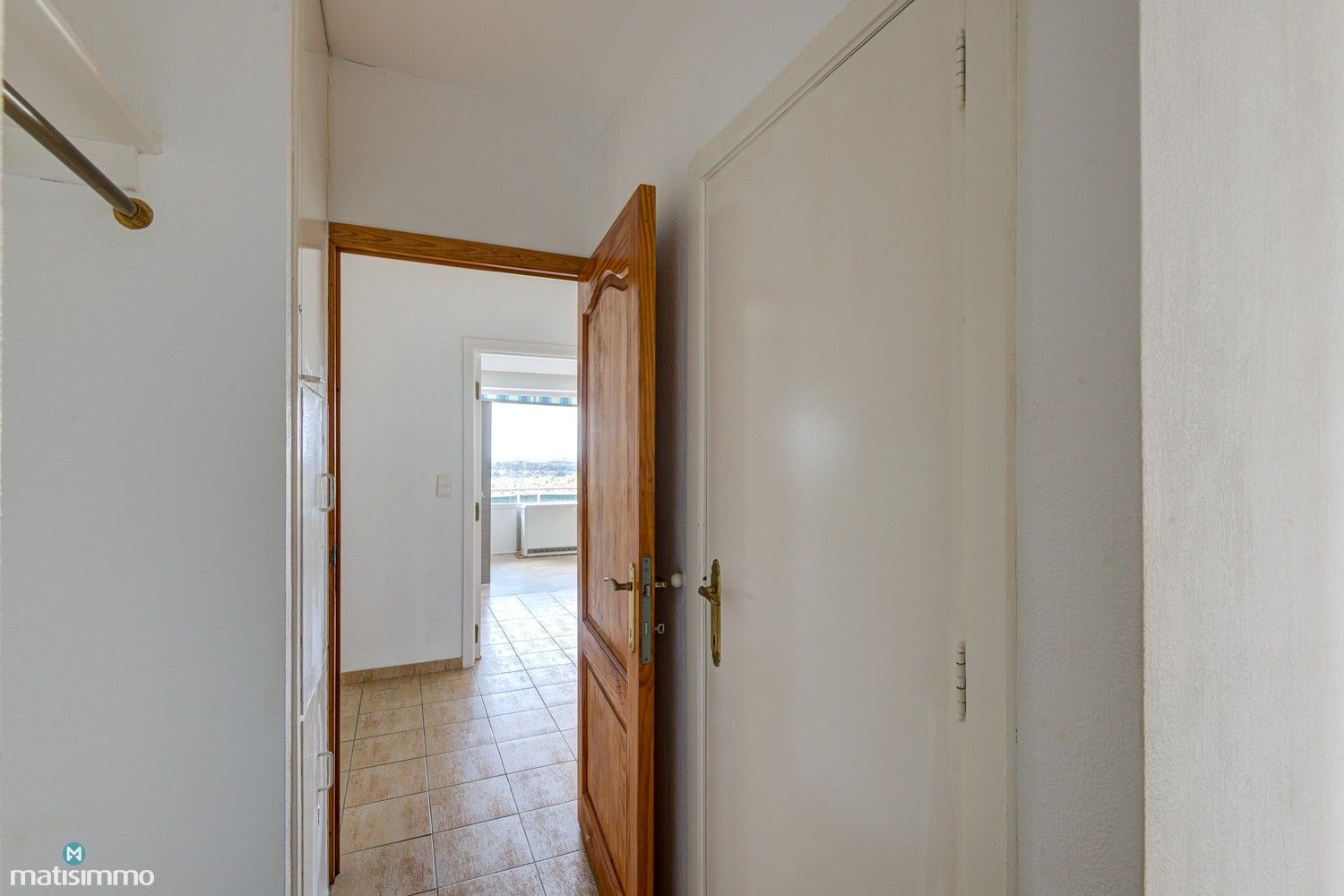 INSTAPKLAAR APPARTEMENT MET 2 SLAAPKAMERS EN WEIDS UITZICHT NABIJ STADSCENTRUM GENK foto 18