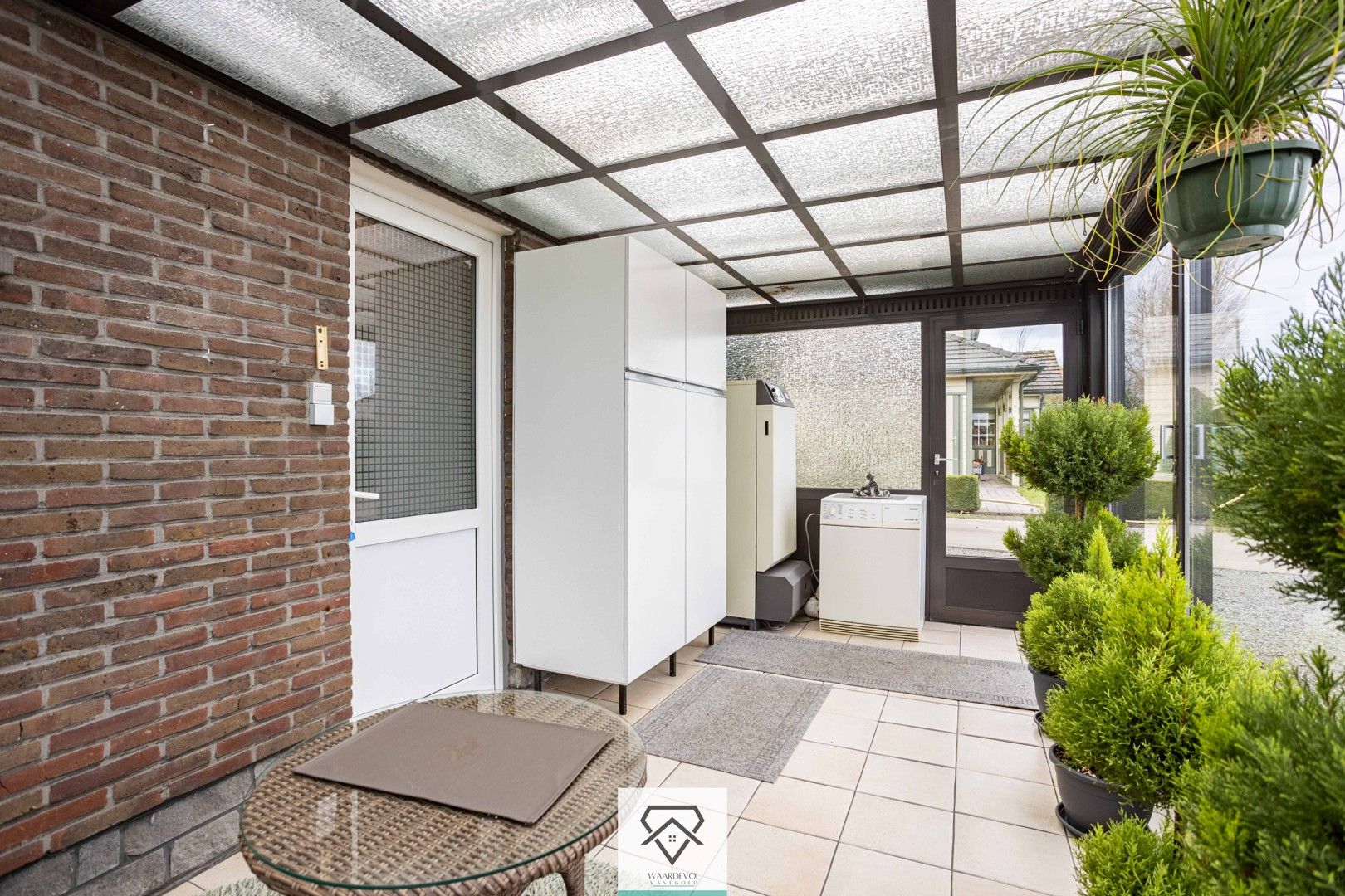 Instapklare woning met tuin en ruime garage te koop foto 27