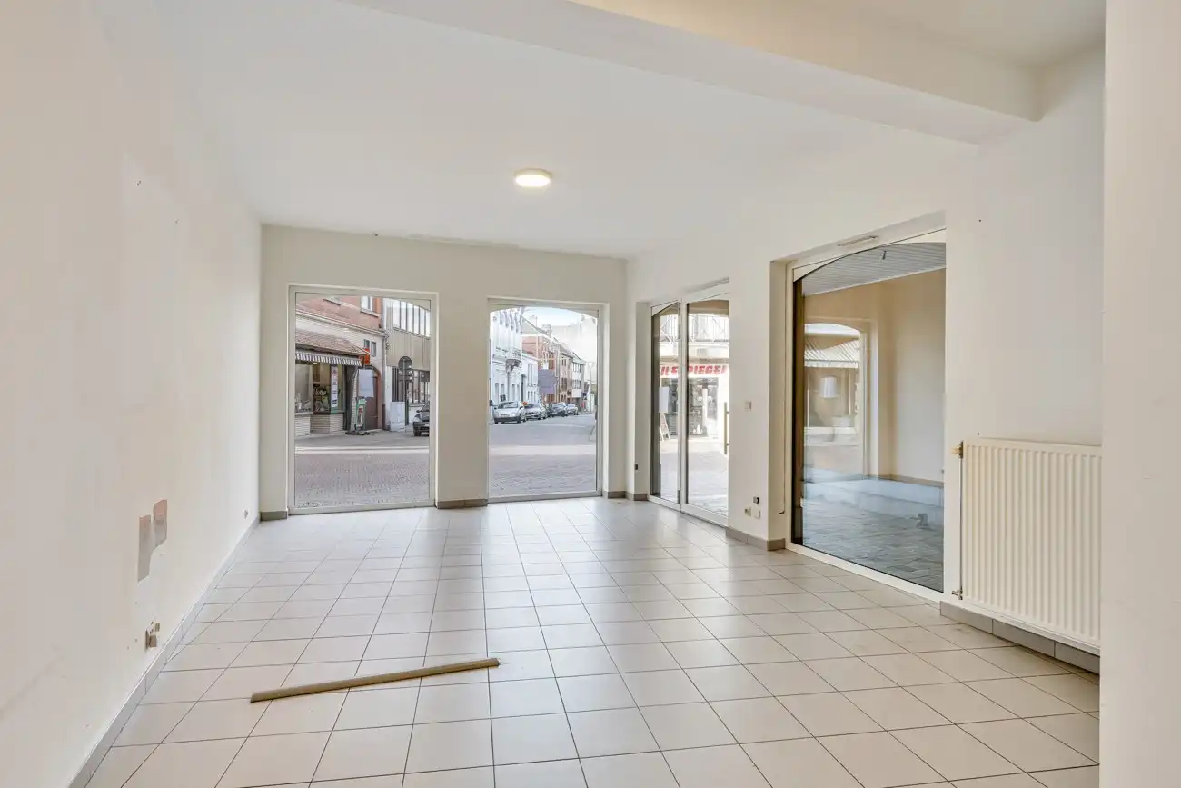 Opbrengsteigendom: commercieel pand en 2 appartementen : CENTRUM foto 2